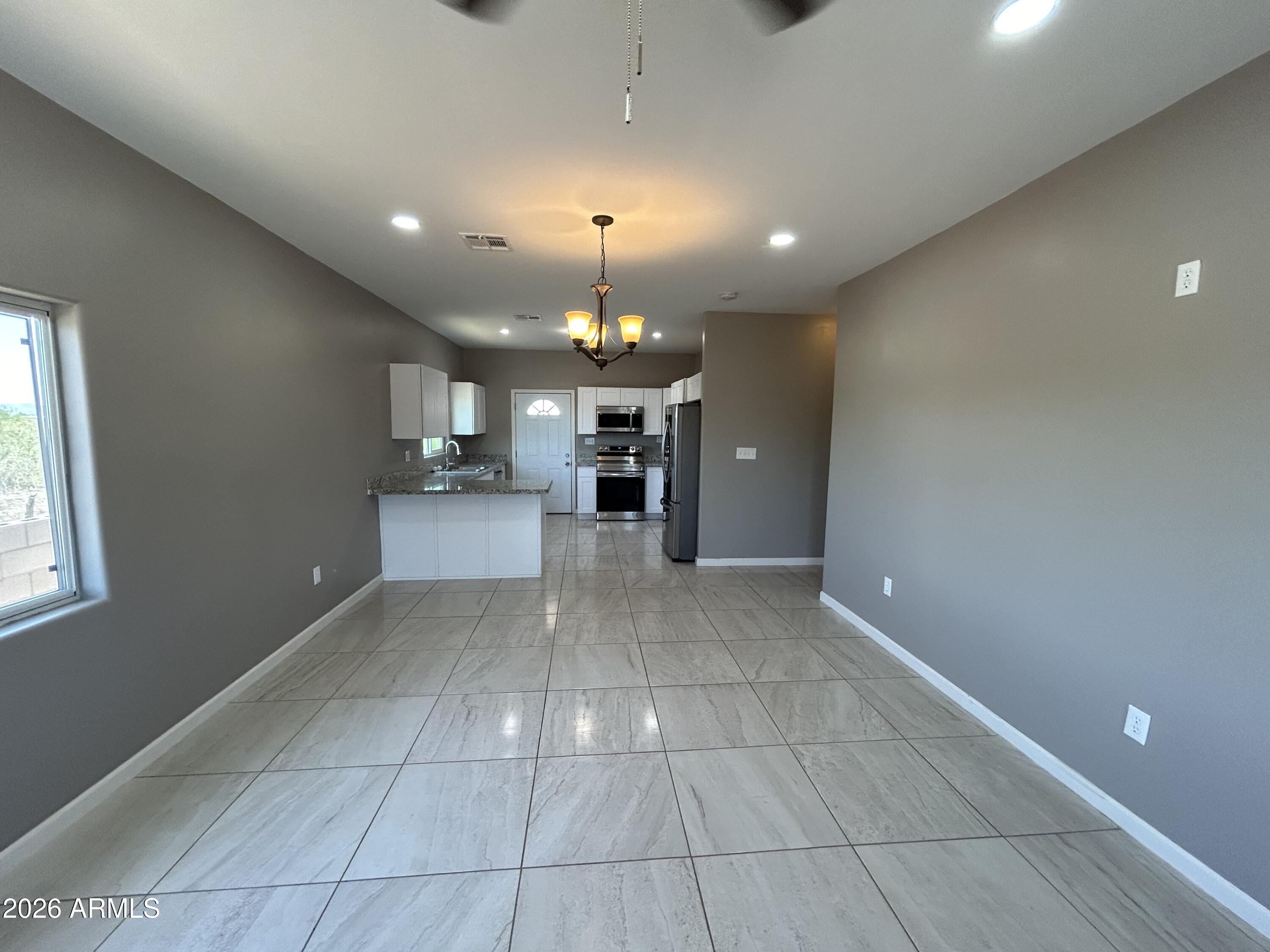 2742 N WASHINGTON Avenue