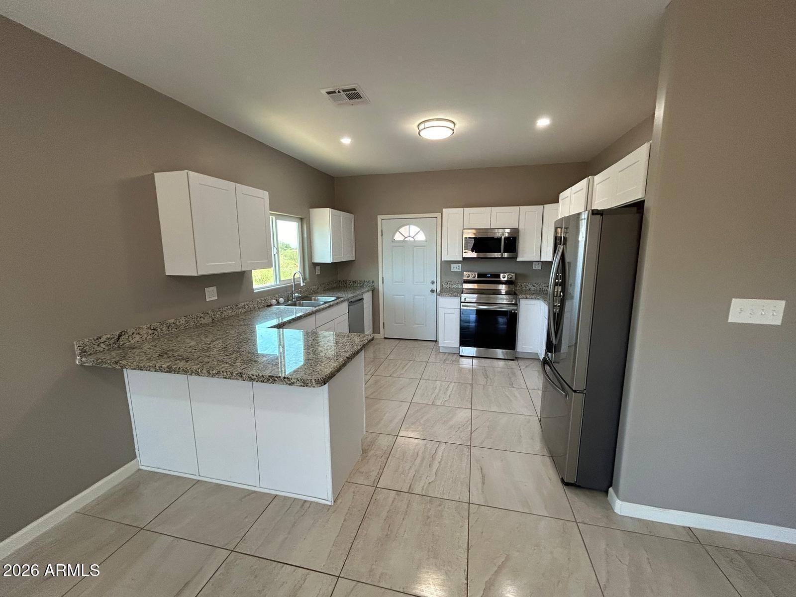 2742 N WASHINGTON Avenue