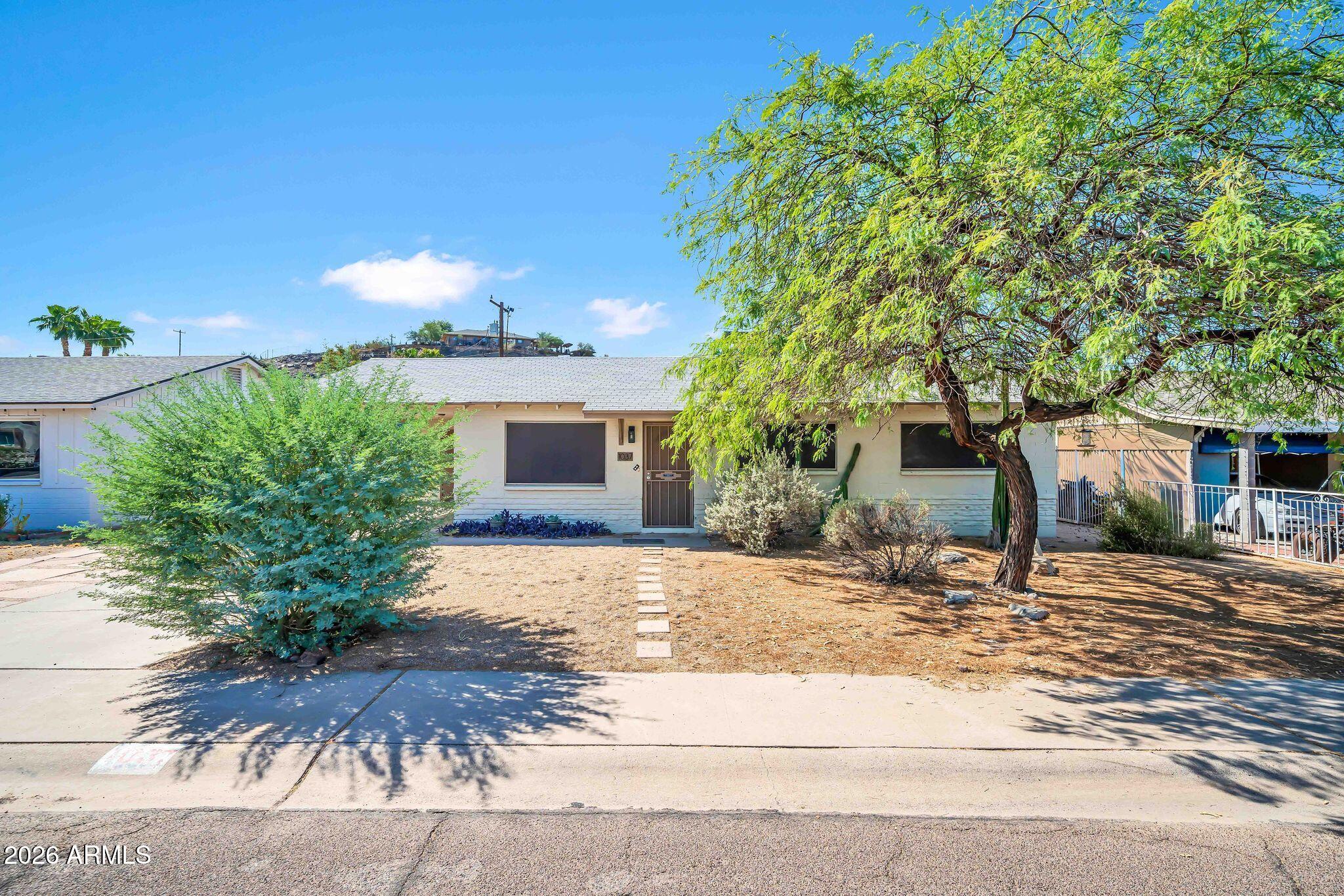 1037 E DIANA Avenue