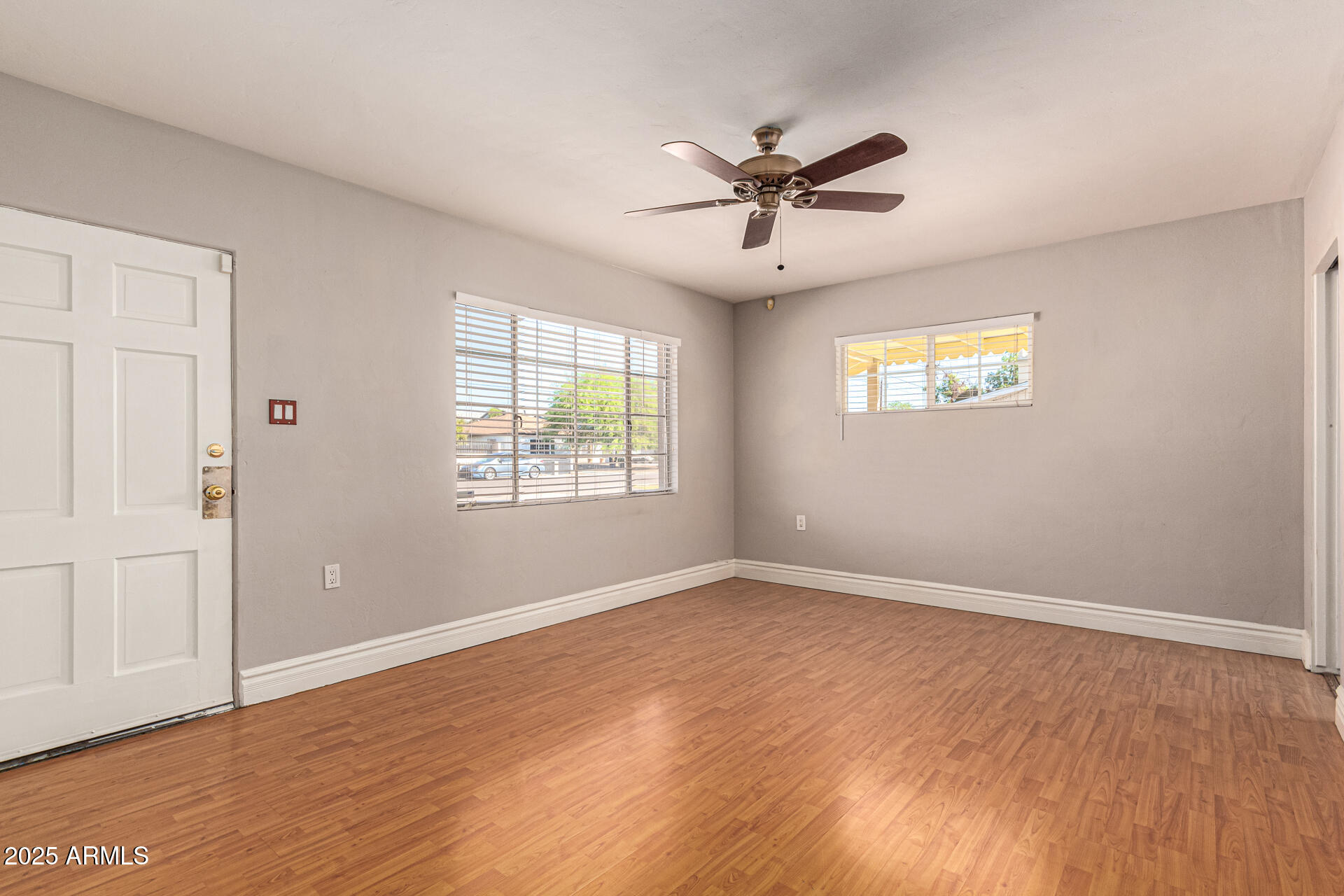 735 W COOLIDGE Street