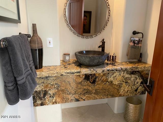 9915 E GRAYTHORN Drive