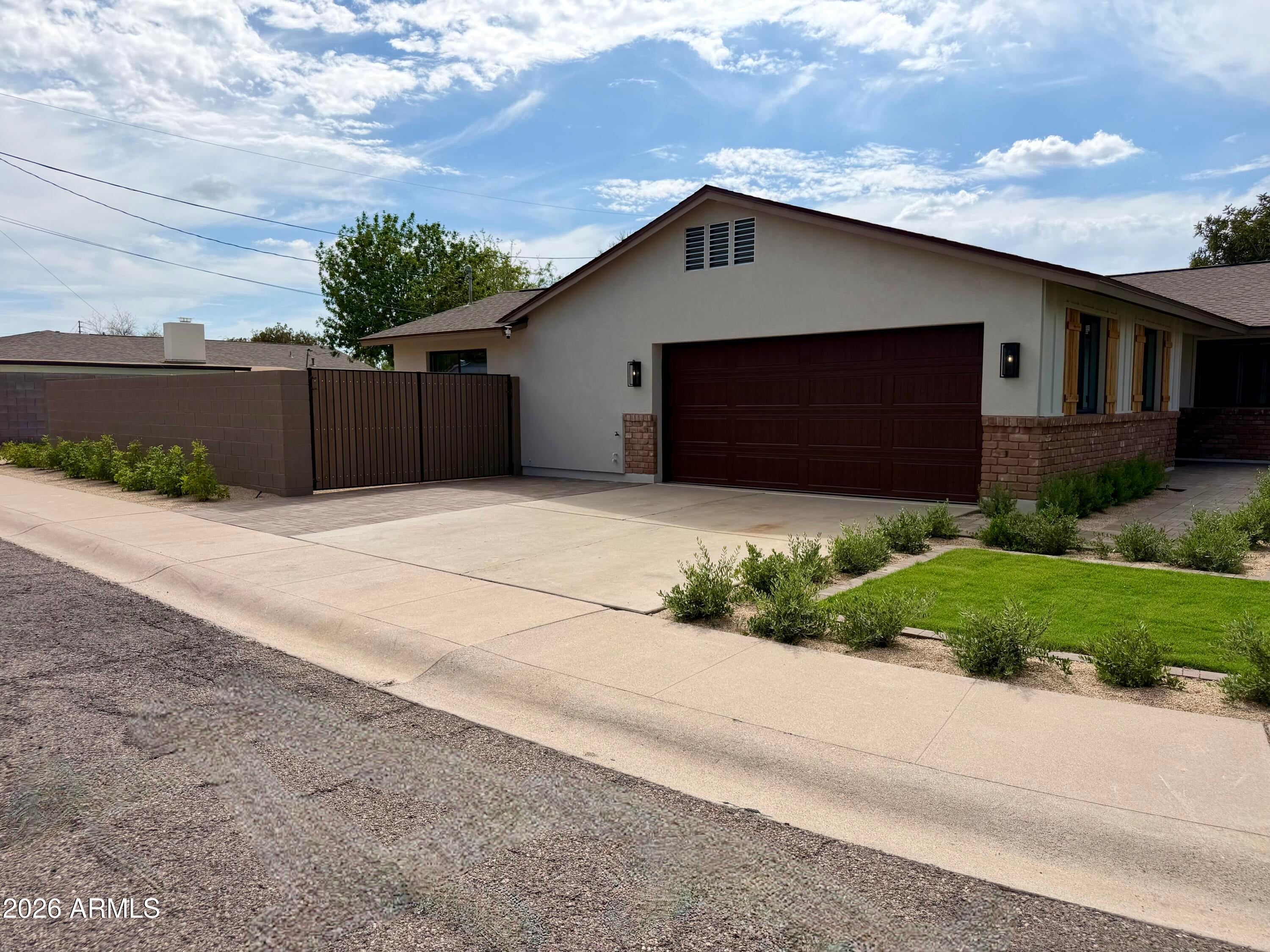 3341 E COCHISE Drive
