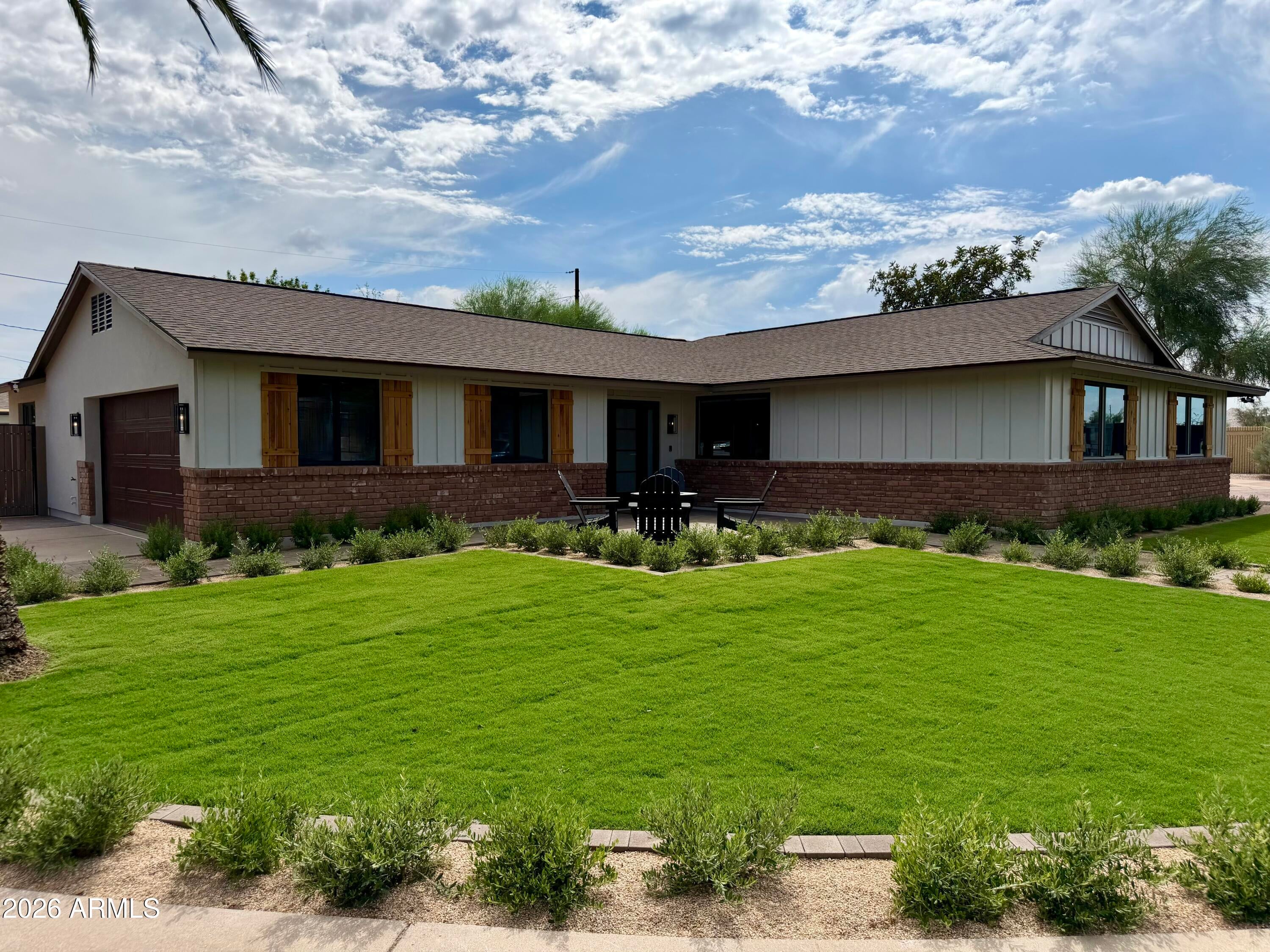 3341 E COCHISE Drive