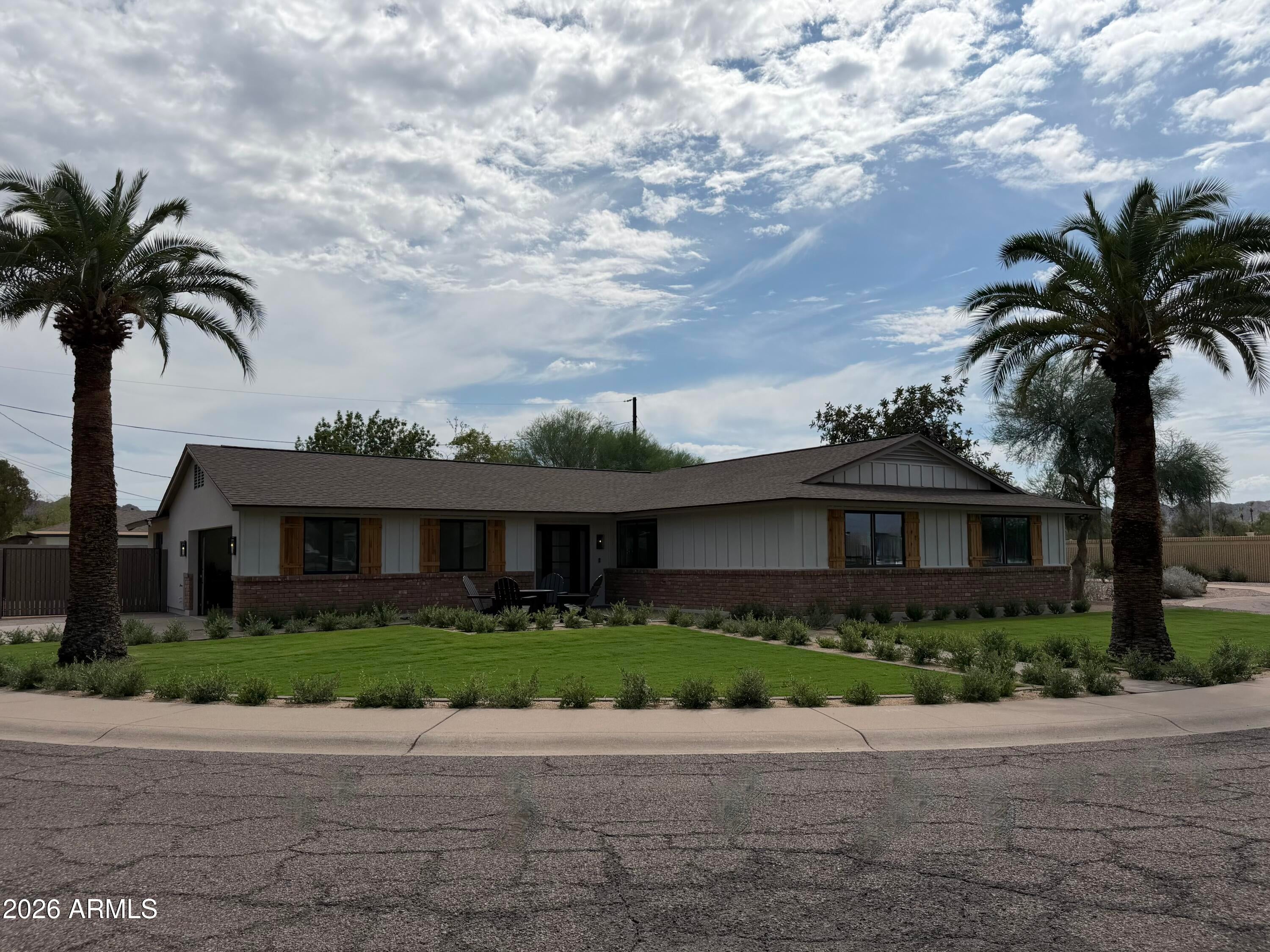 3341 E COCHISE Drive