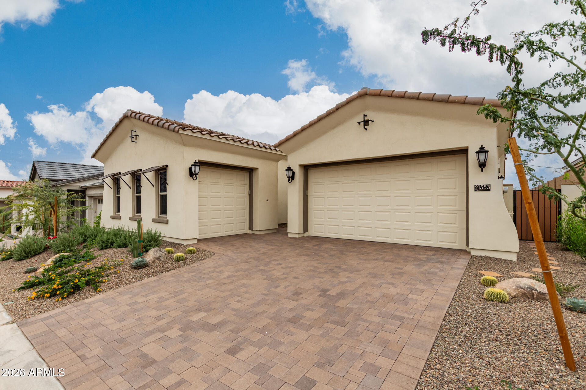 21553 W PIERSON Street