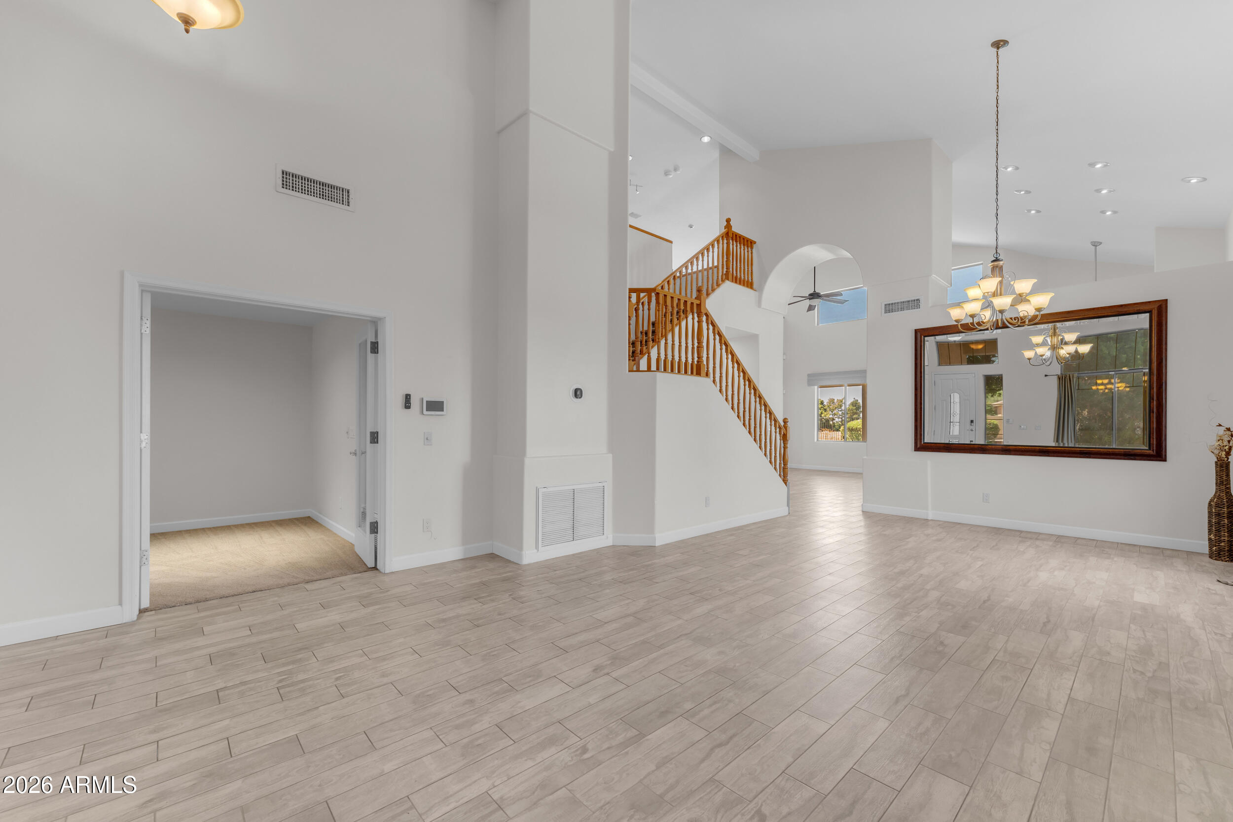2418 E GLASS Lane