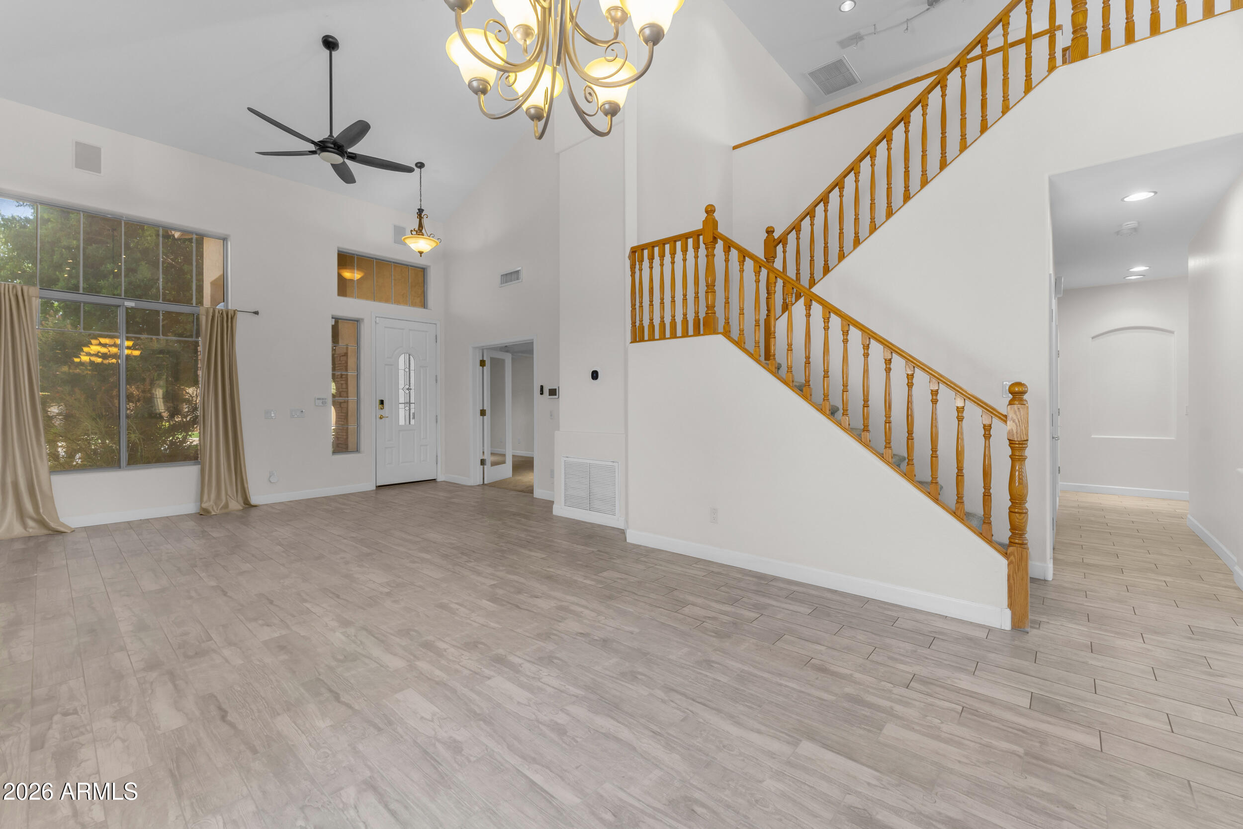 2418 E GLASS Lane