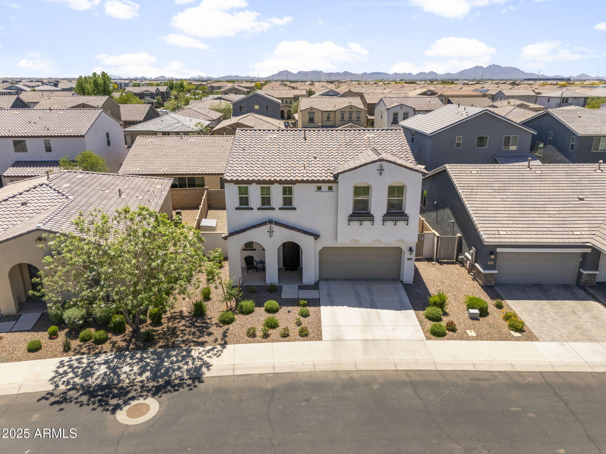 9811 E SUBURBAN Drive