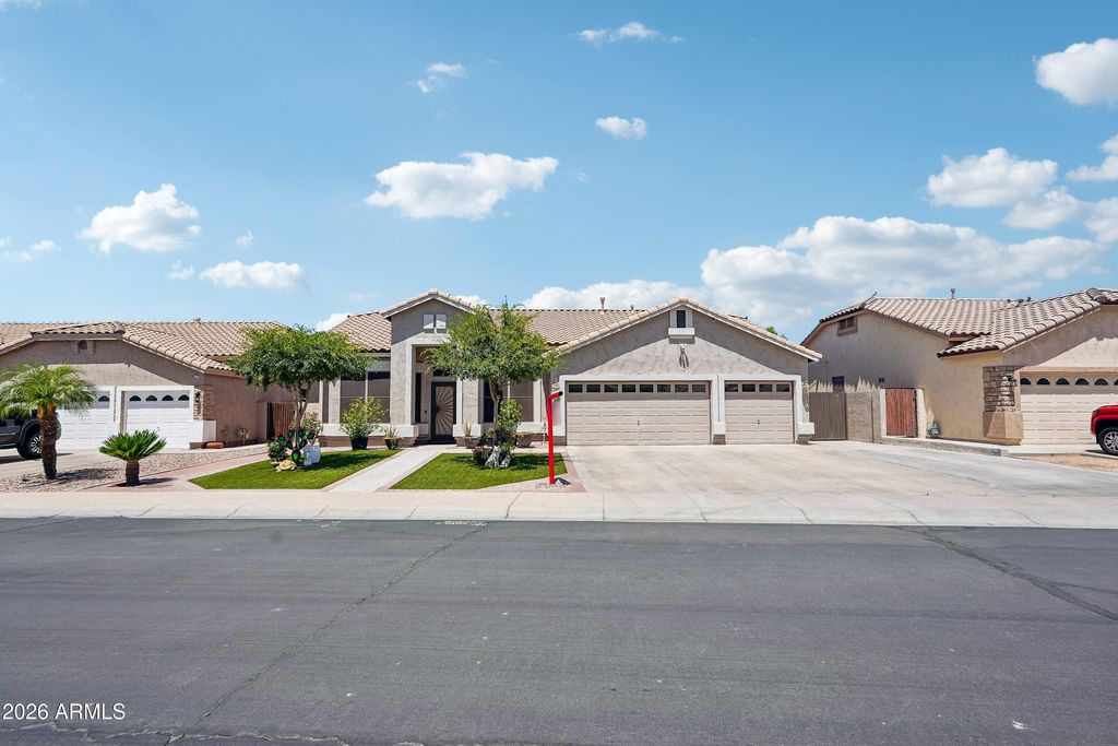 Photo of 8334 W Marlette Avenue, Glendale, AZ 85305 (MLS # 7019251)
