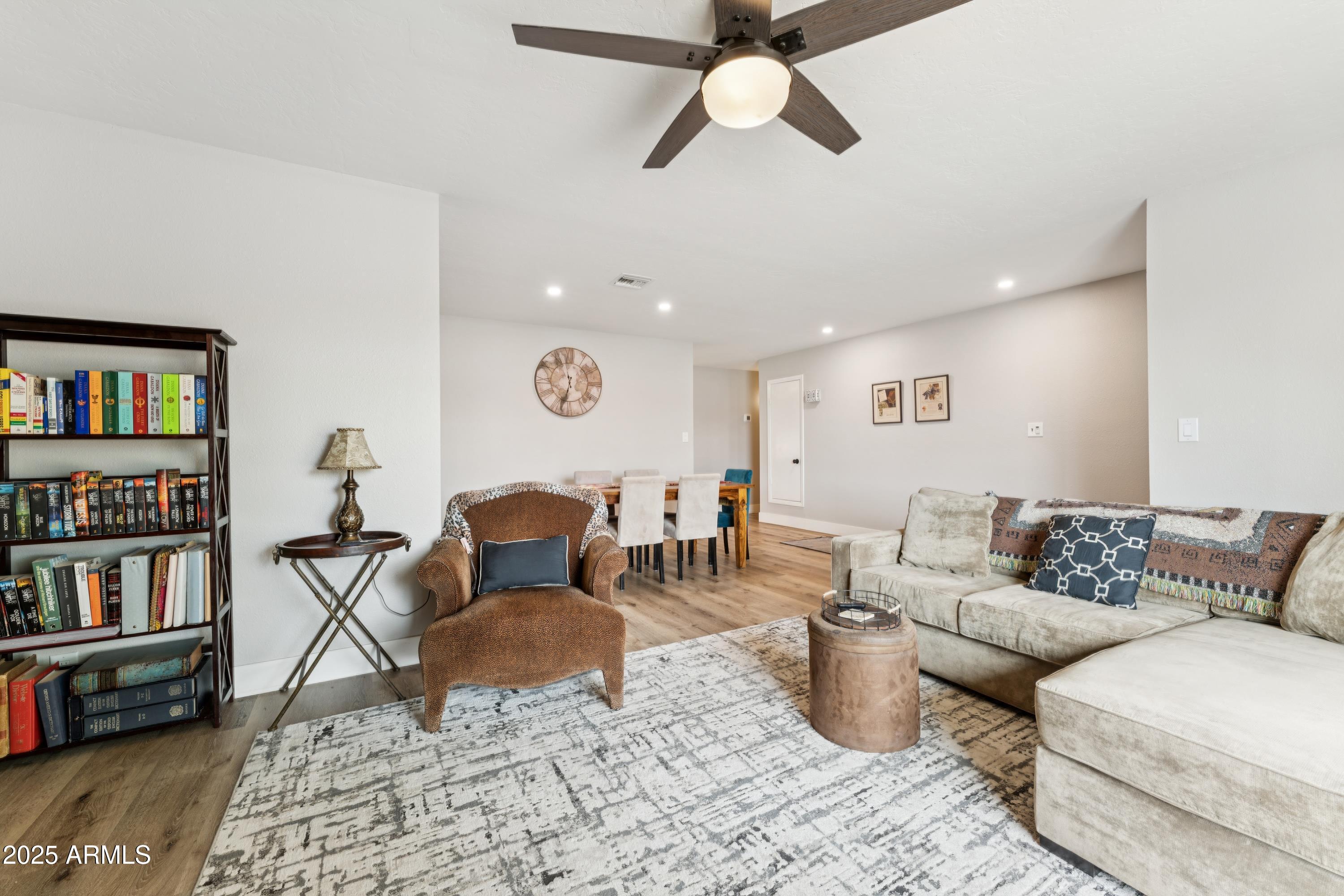 2715 E SIERRA Street