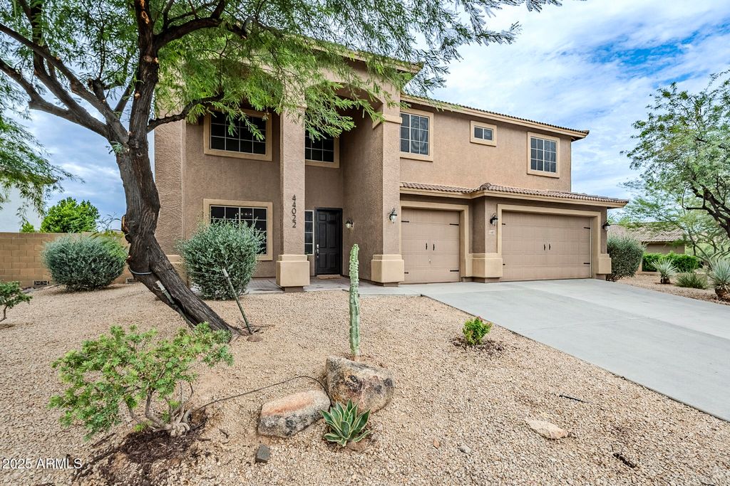 Photo of 44022 N 43rd Drive, Anthem, AZ 85087 (MLS # 6931500)