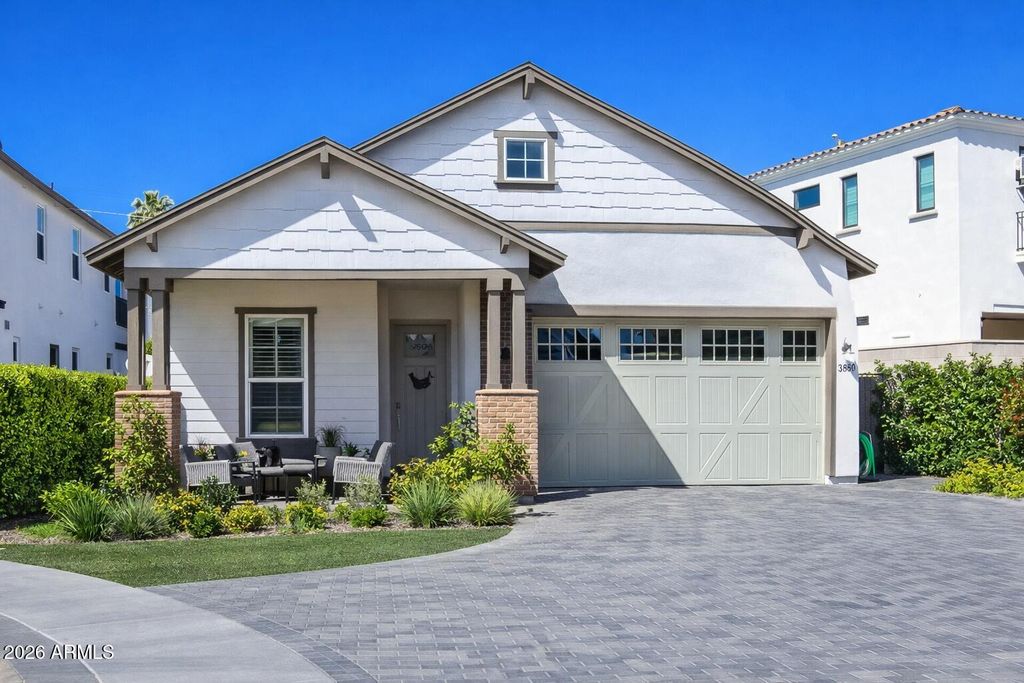 Photo of 3850 E Crittenden Lane, Phoenix, AZ 85018 (MLS # 6999002)