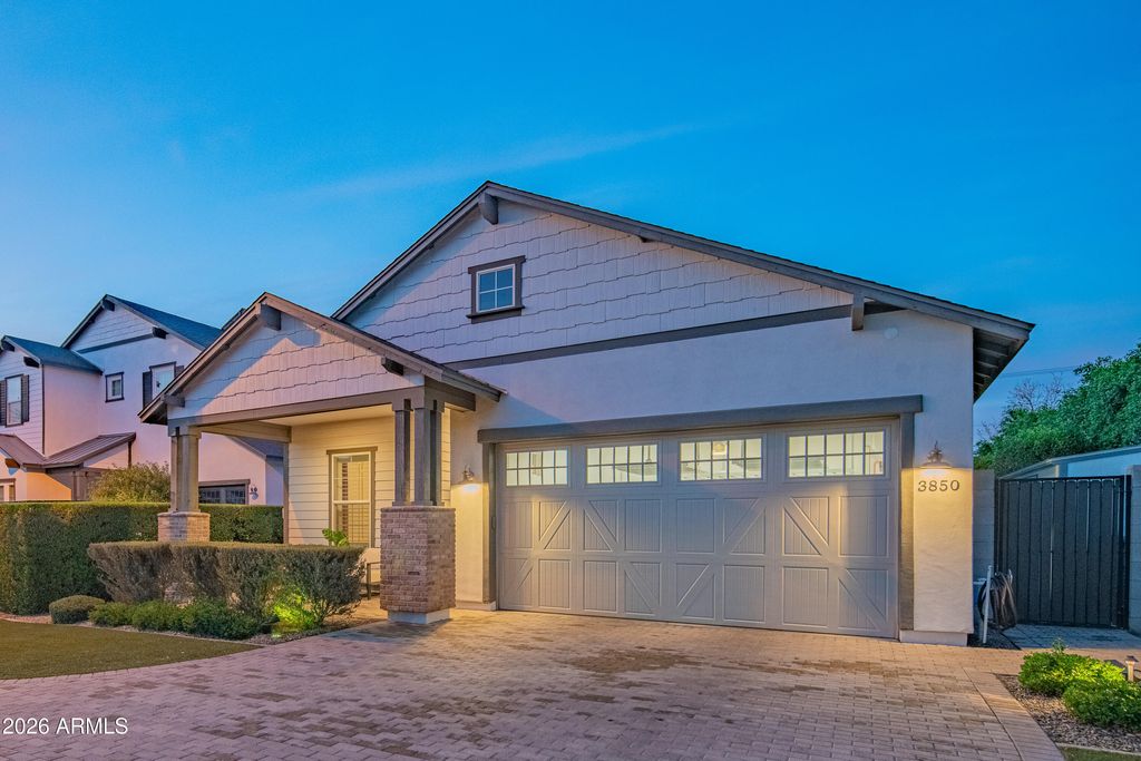 Photo of 3850 E Crittenden Lane, Phoenix, AZ 85018 (MLS # 6999002)