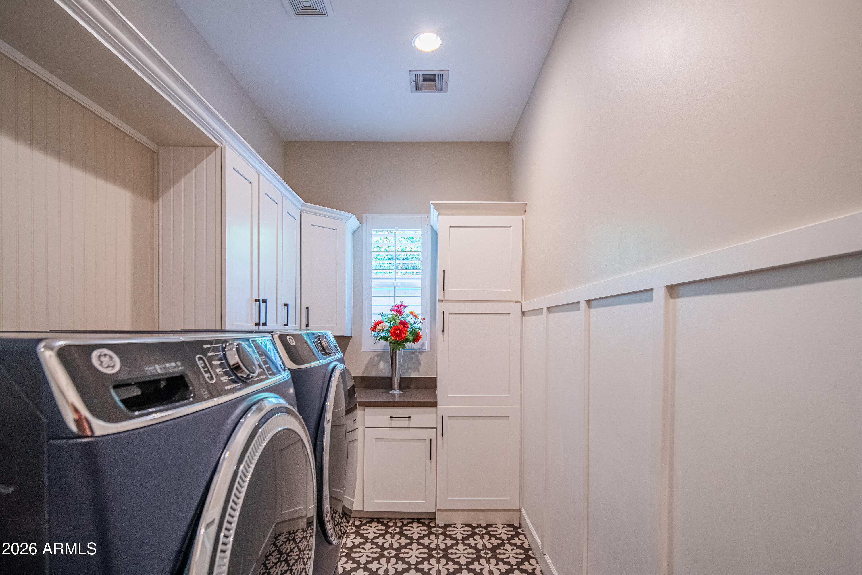 3850 E CRITTENDEN Lane