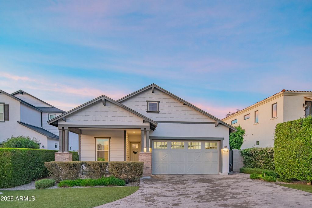 Photo of 3850 E Crittenden Lane, Phoenix, AZ 85018 (MLS # 6999002)