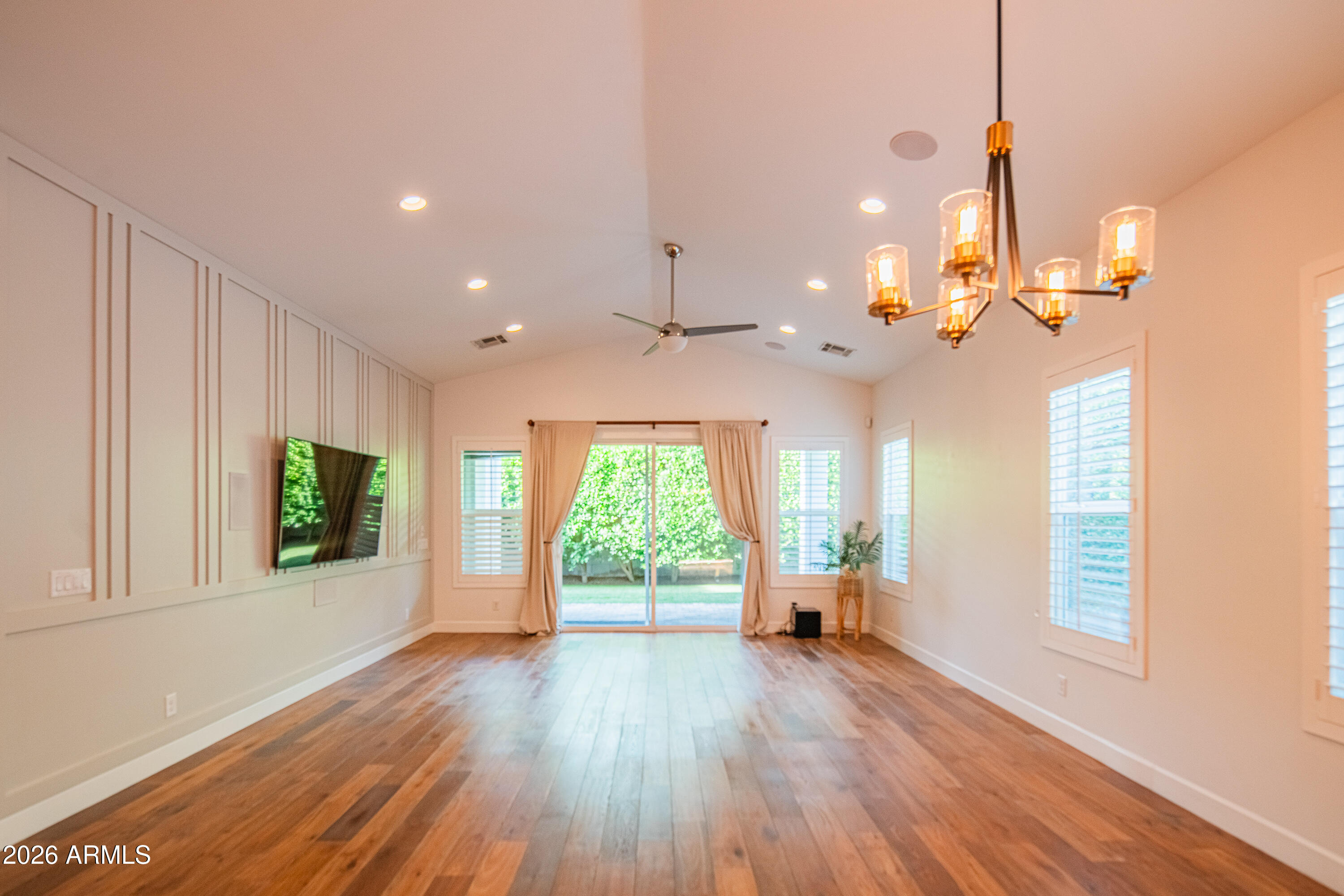 3850 E CRITTENDEN Lane