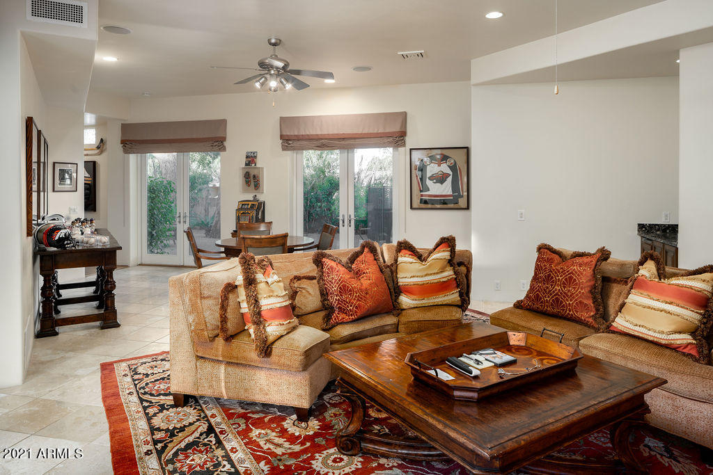 CASA BLANCA ESTATES LOT 20-37 & TR A - Residential