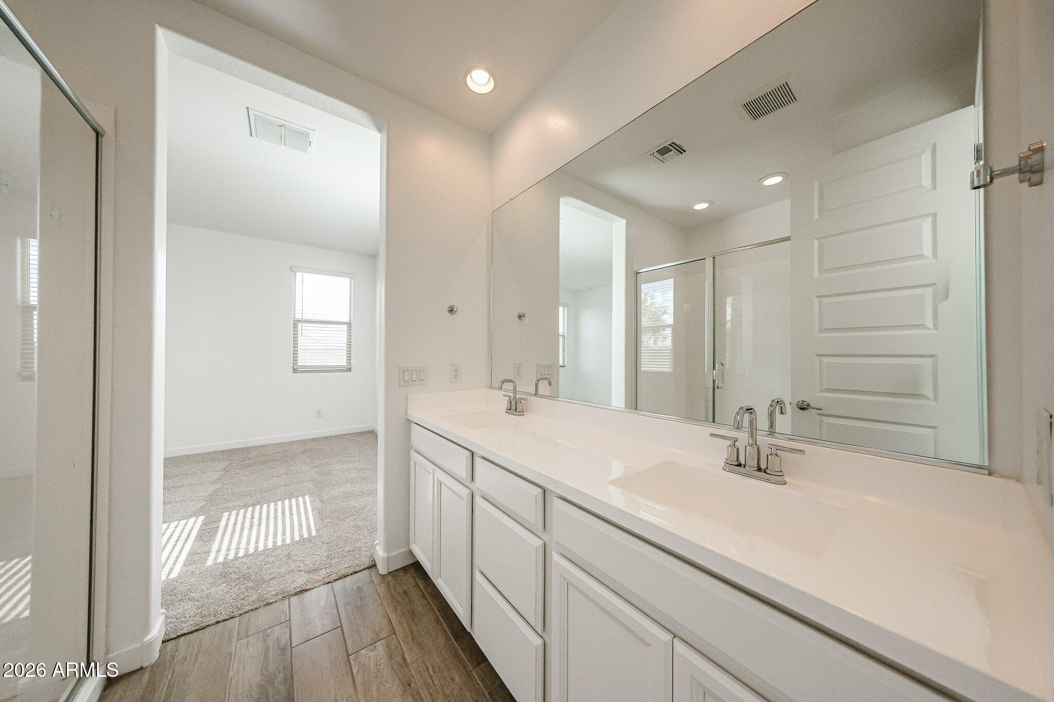 2560 N MORRISON Avenue