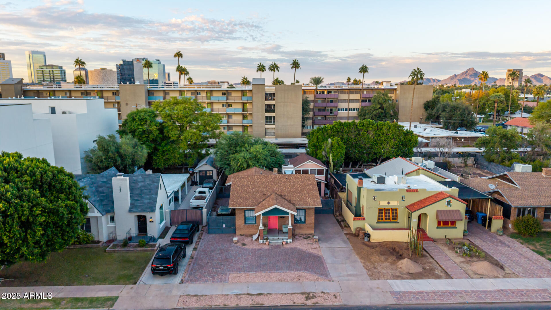 332 E WINDSOR Avenue