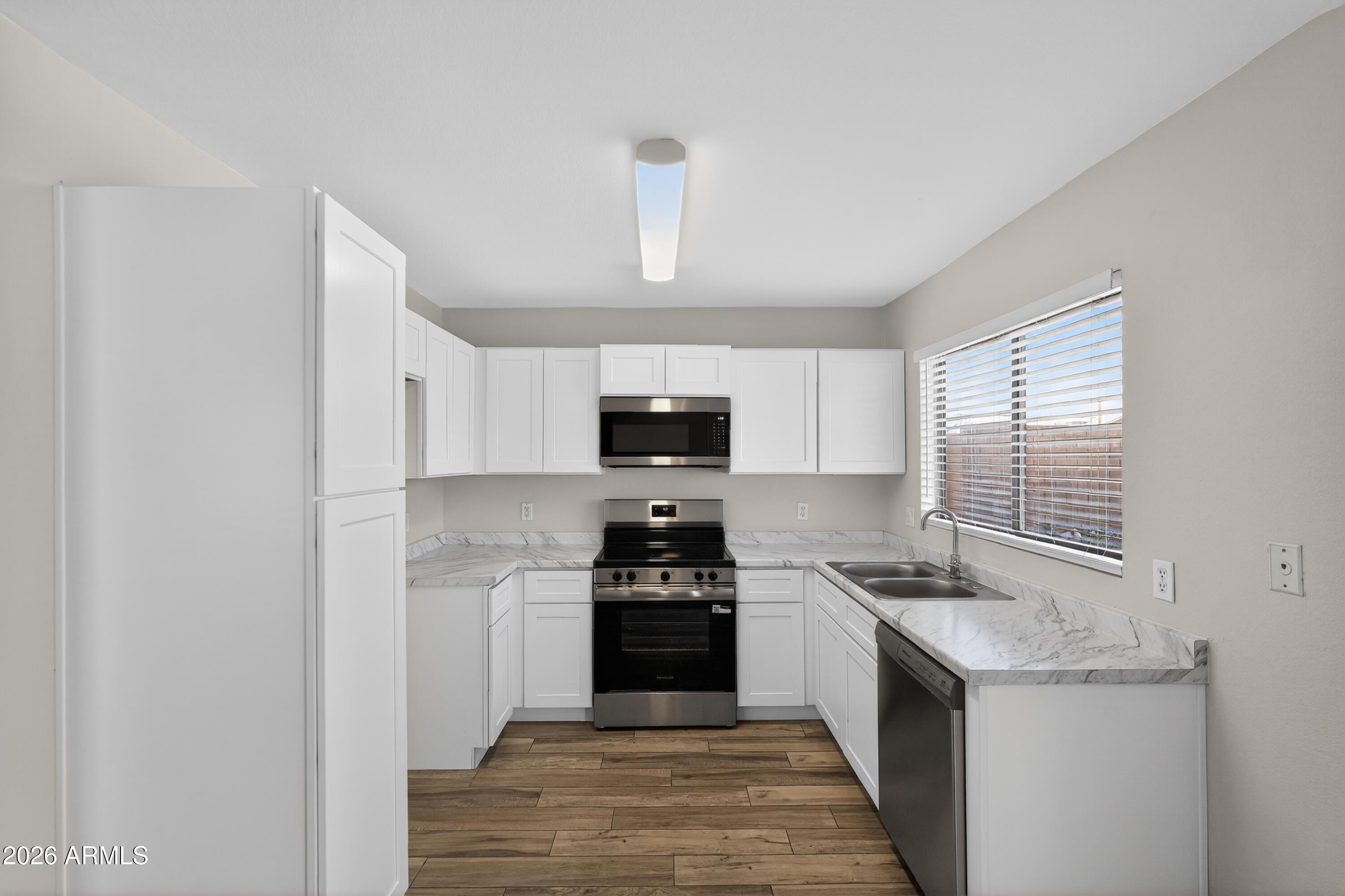 7566 W COLTER Street