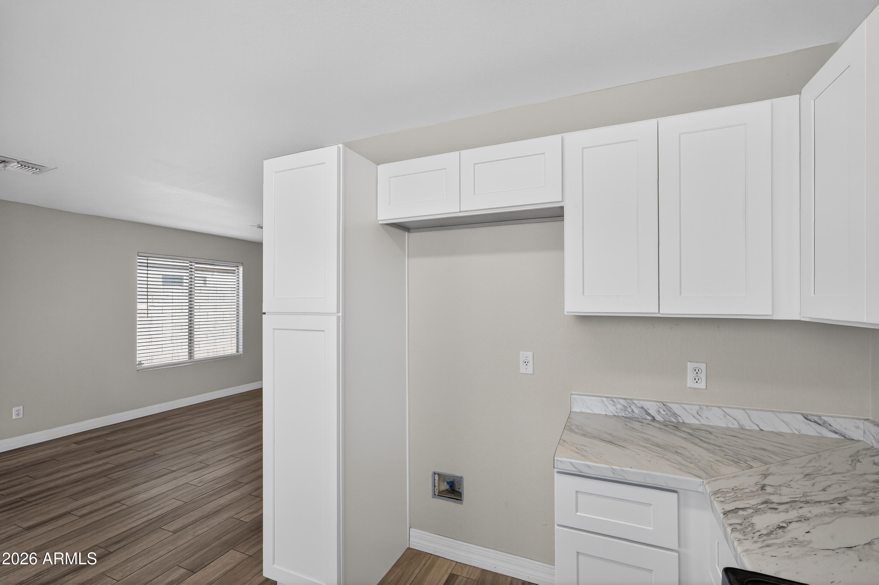 7566 W COLTER Street