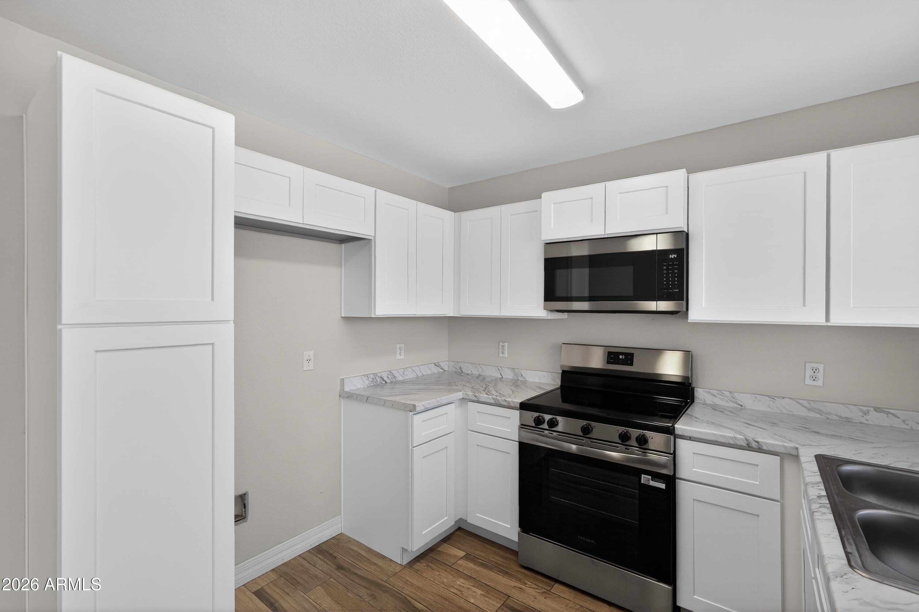 7566 W COLTER Street