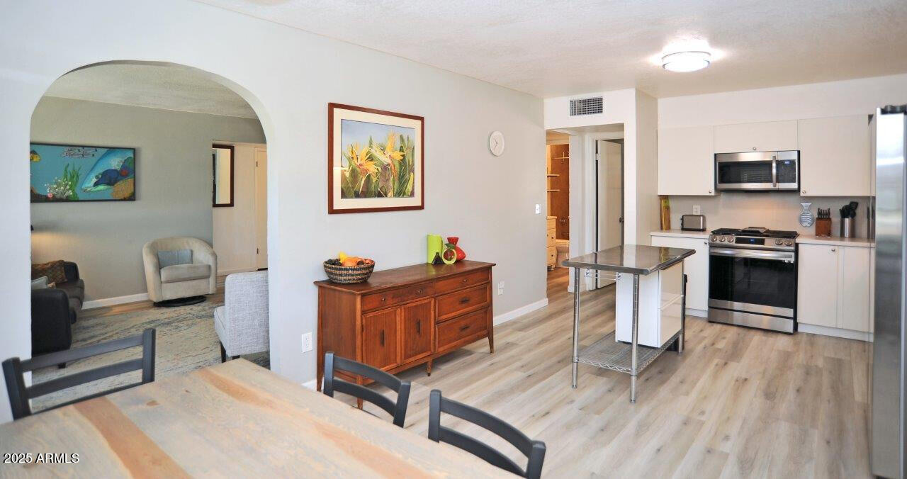 Search Homes 4 423 JAMESTOWN Road