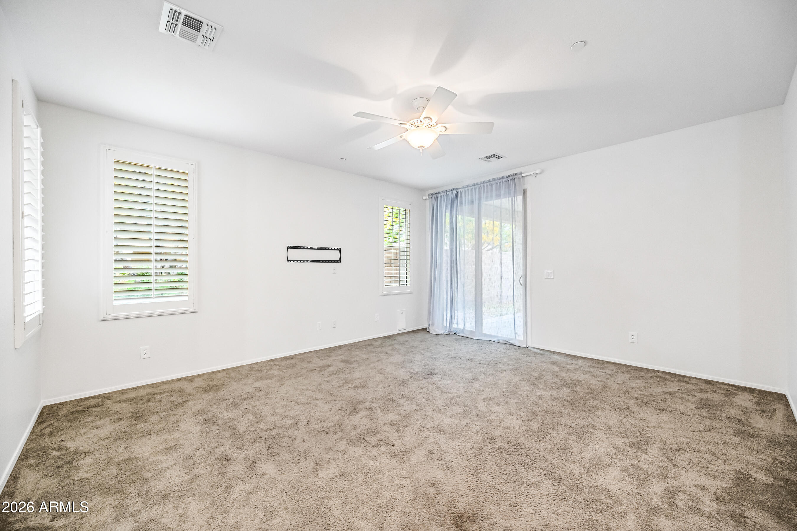 2554 E VERMONT Drive