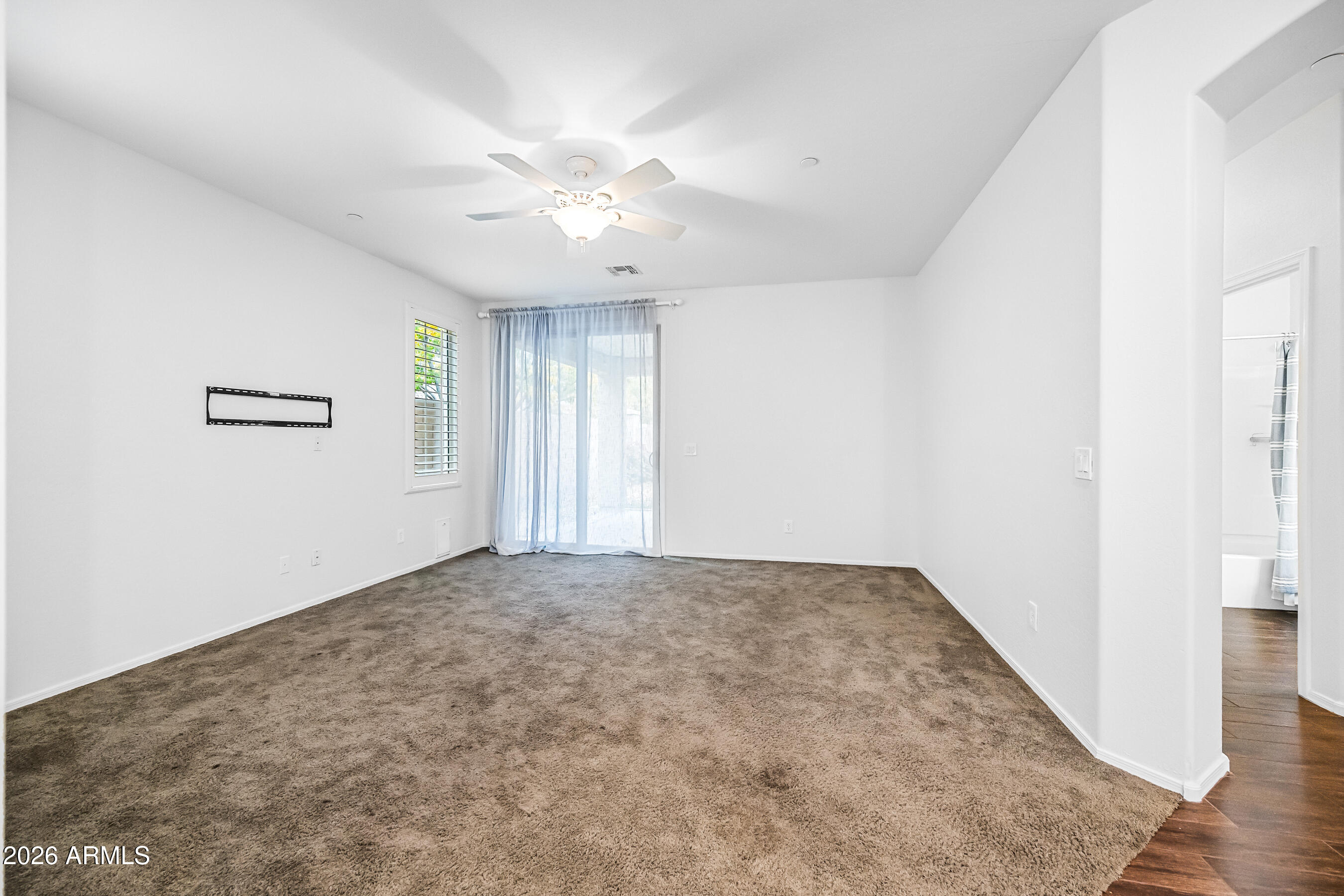 2554 E VERMONT Drive