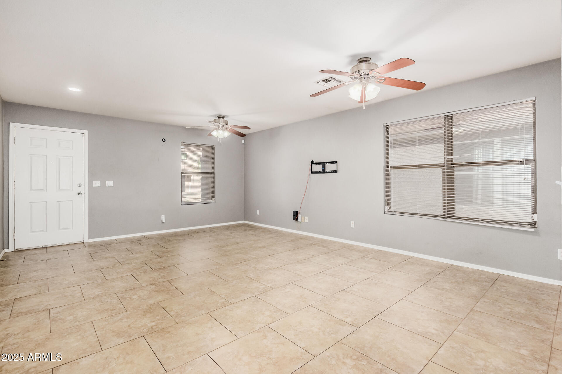 11819 W WINDROSE Avenue