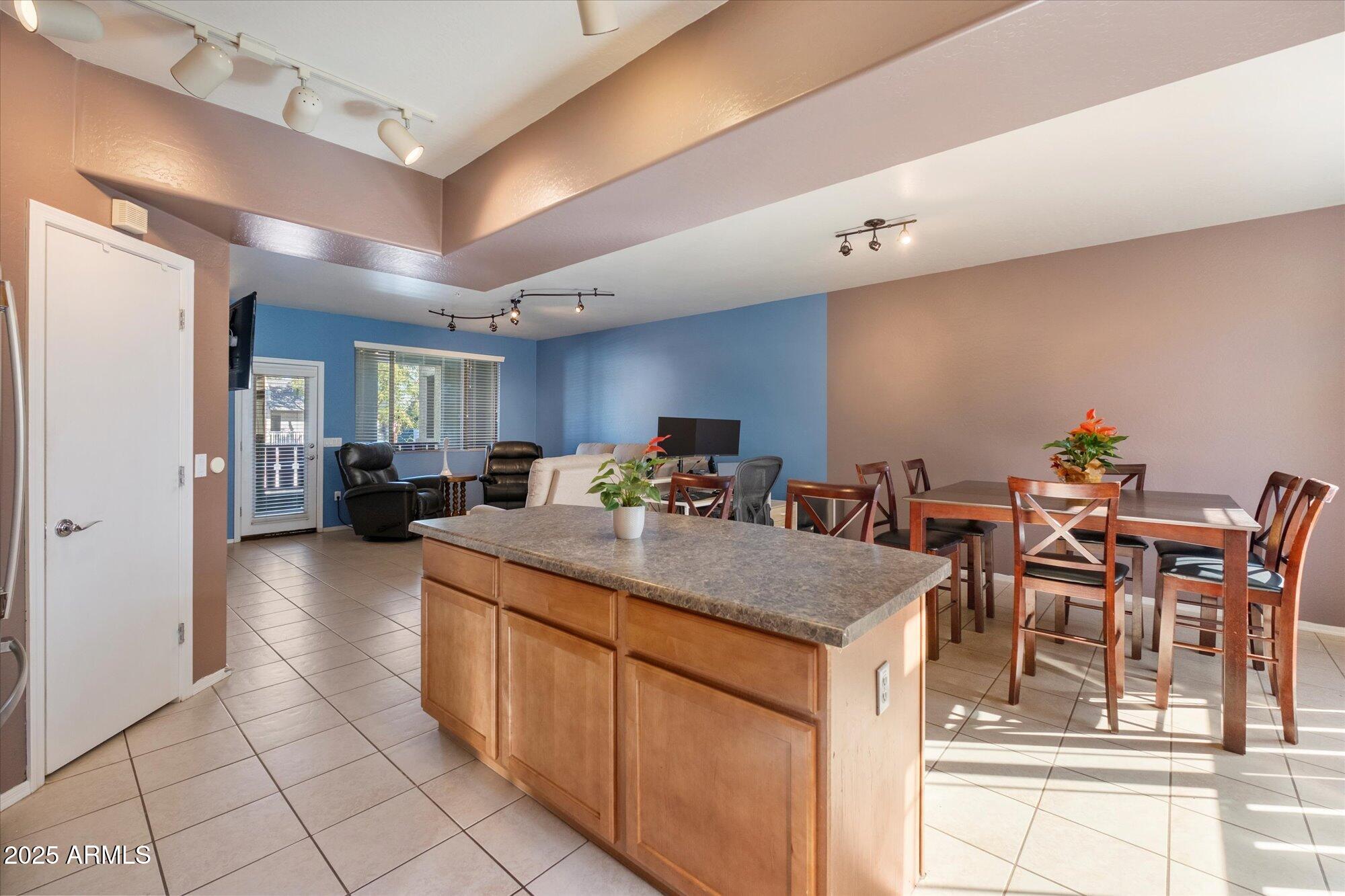 3250 W GREENWAY Road 151