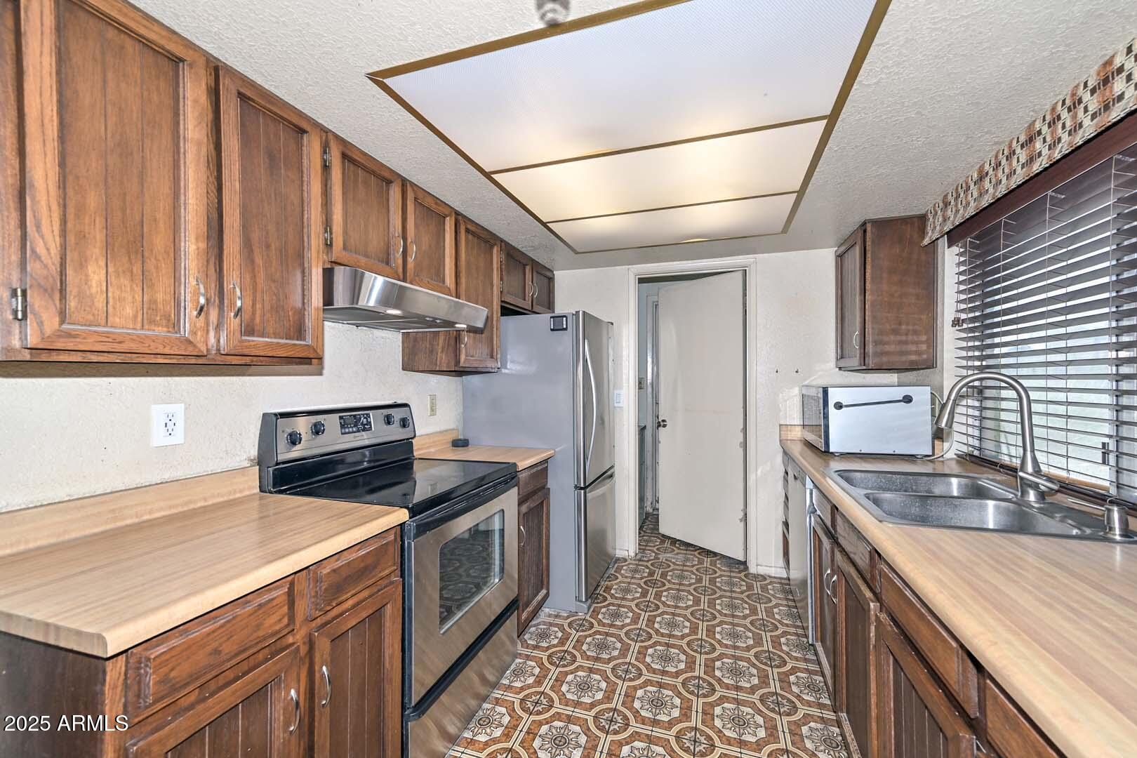 7210 W WINDSOR Boulevard