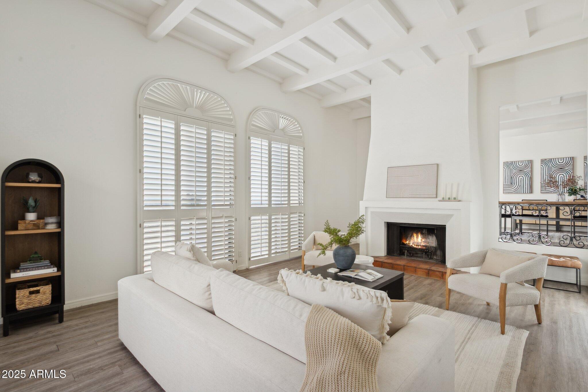 3800 E LINCOLN Drive 7