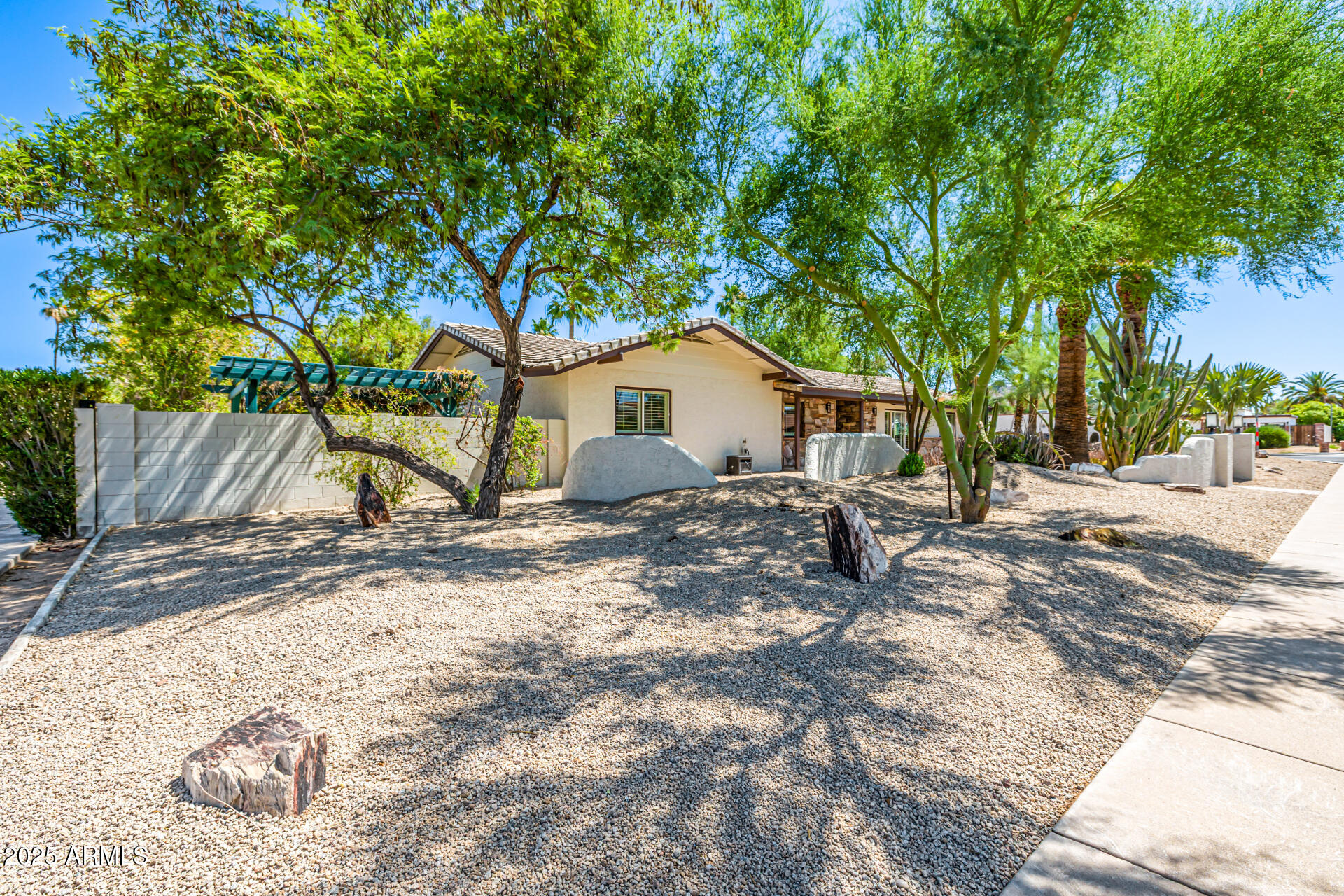 28 E WINGED FOOT Road