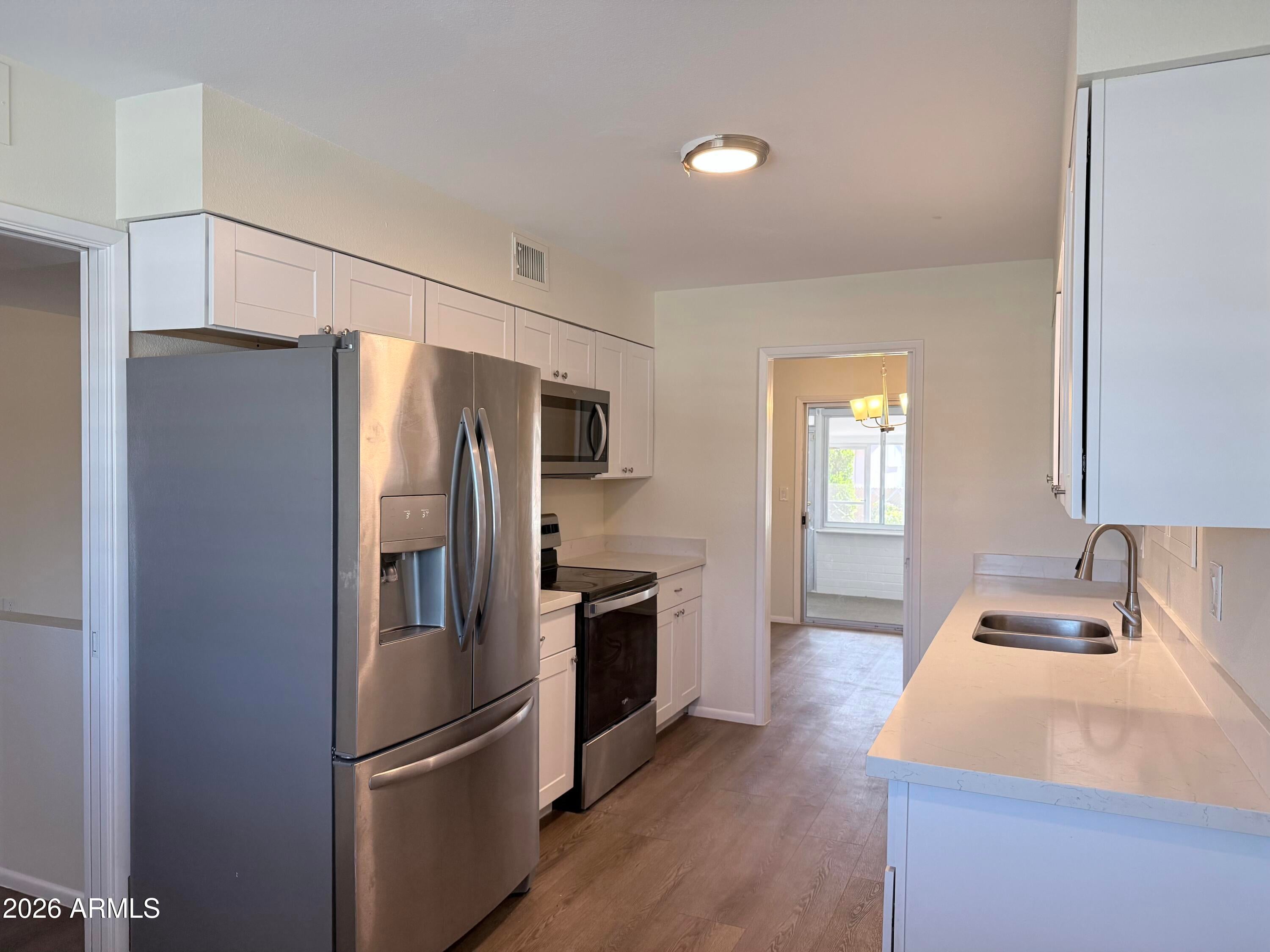 10217 W MISSION Lane