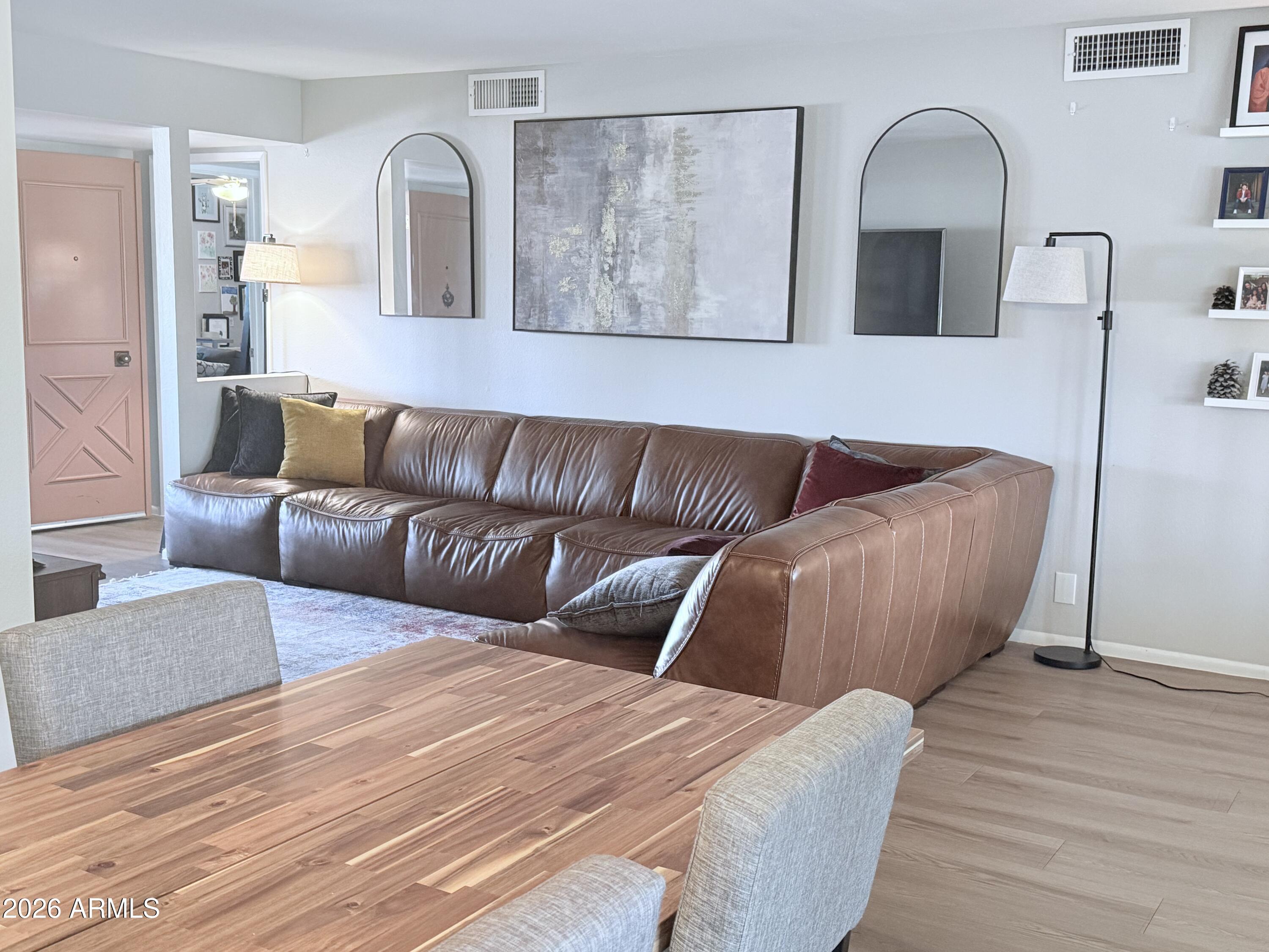 10217 W MISSION Lane
