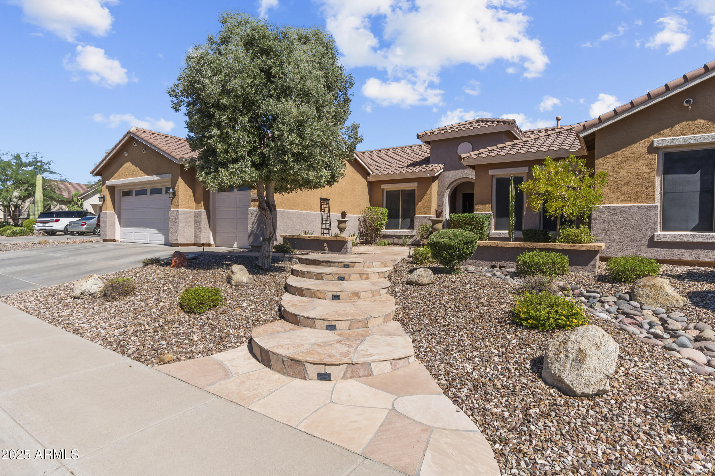 2227 W WEBSTER Court