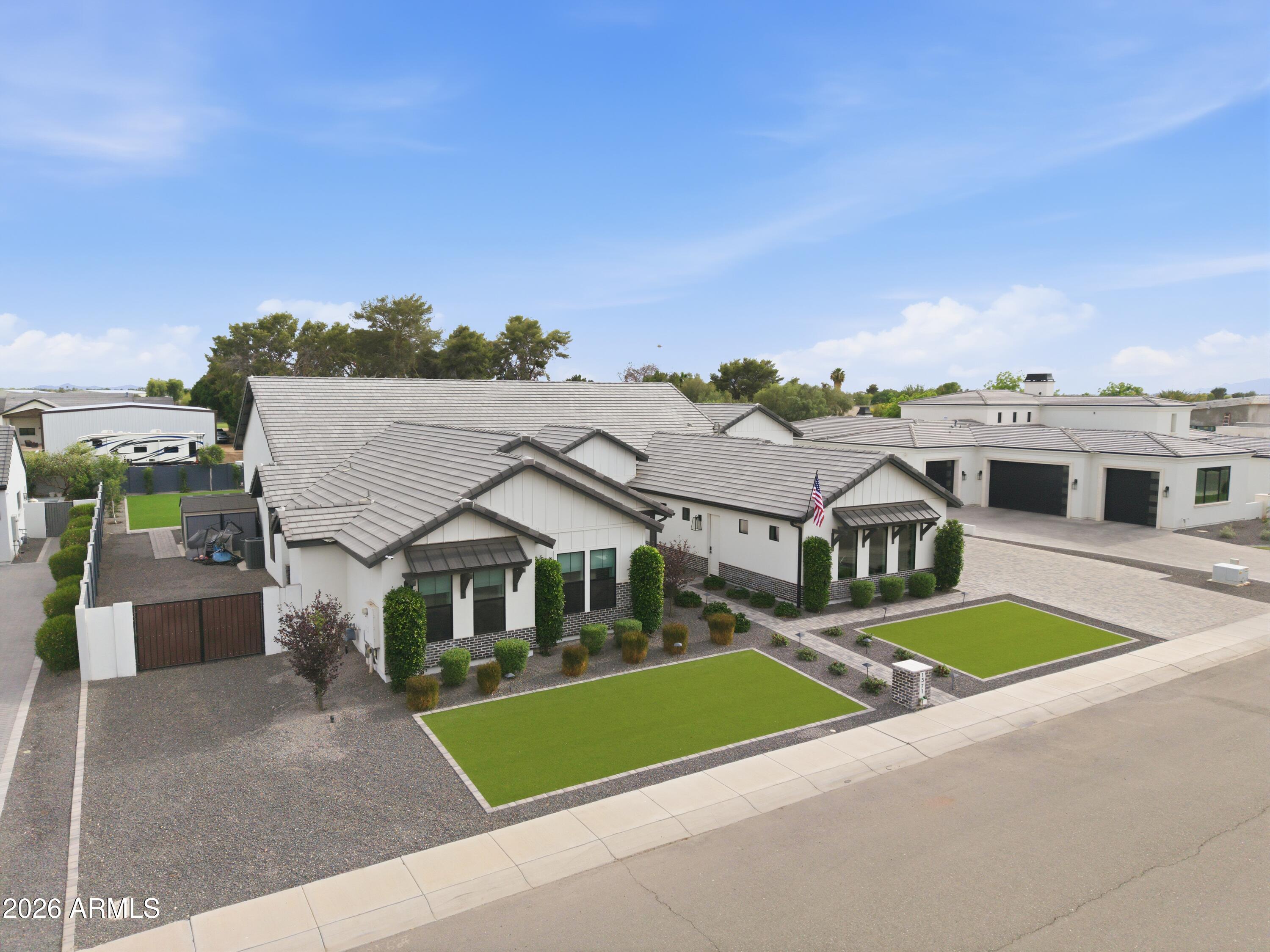 1371 E KINGBIRD Place
