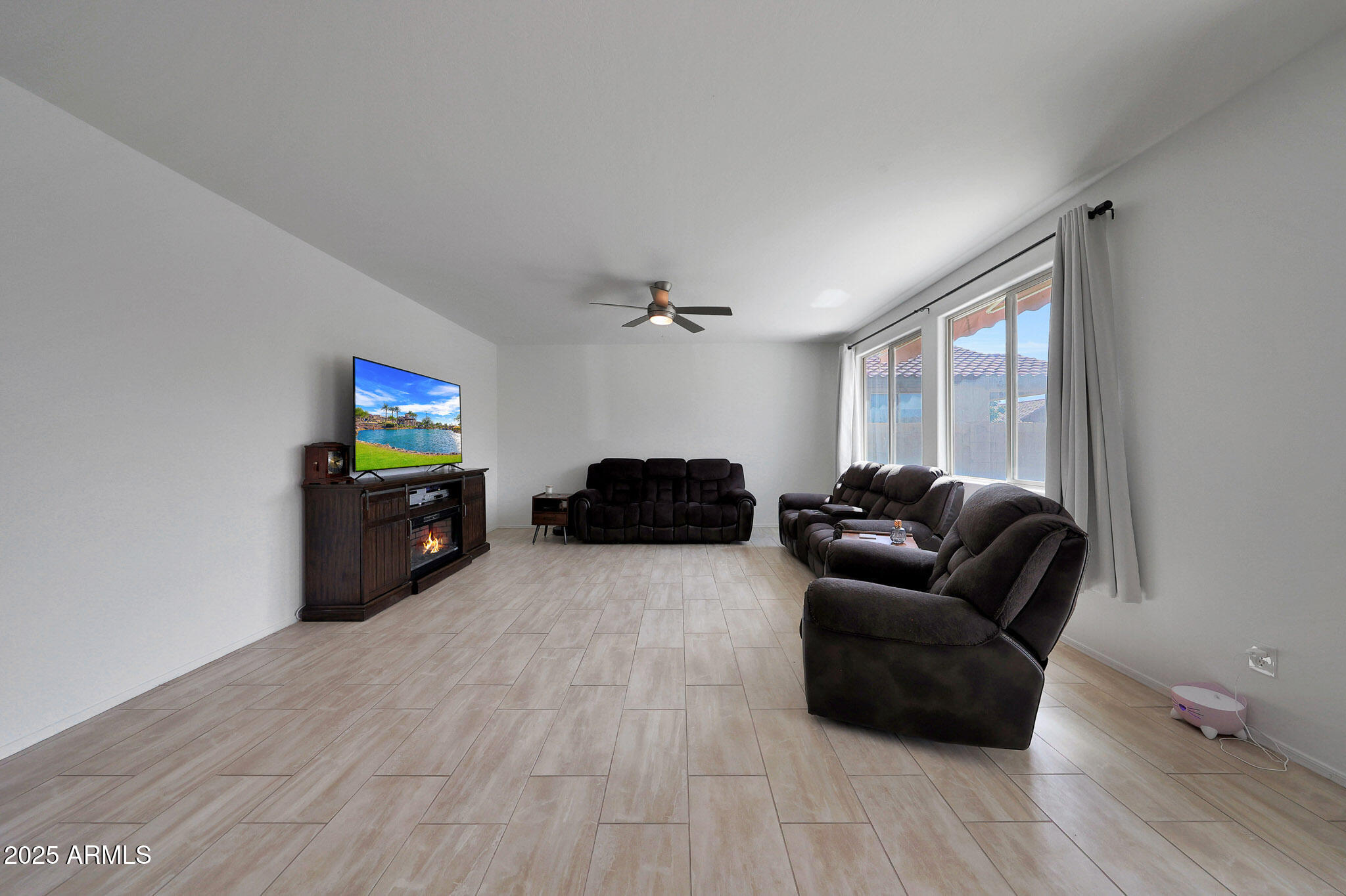 3446 N MAYFAIR Street