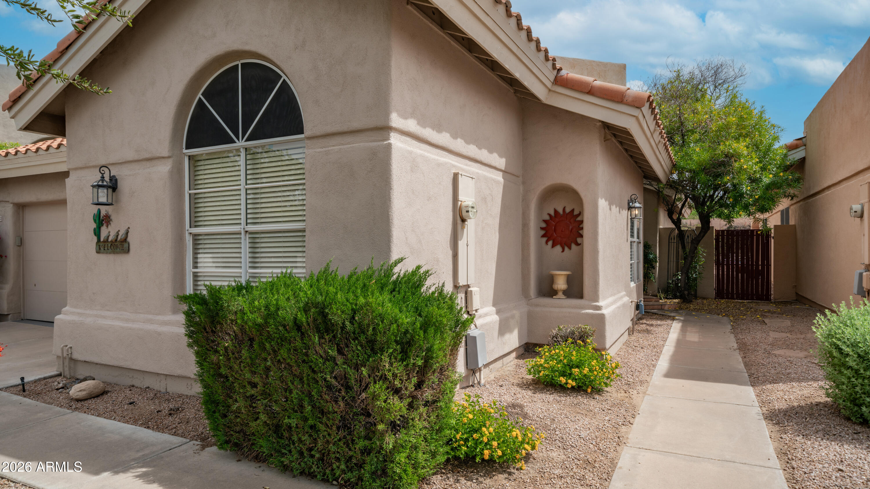 6712 E SADDLEBACK Circle