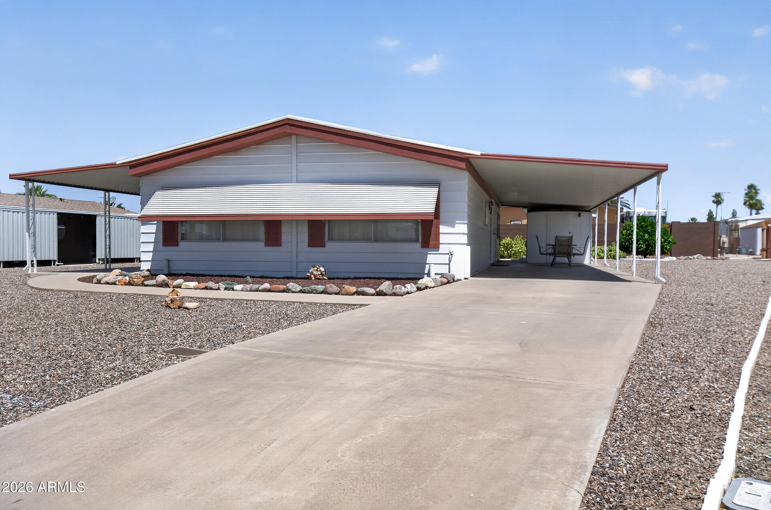 5504 E ARCADIA Avenue