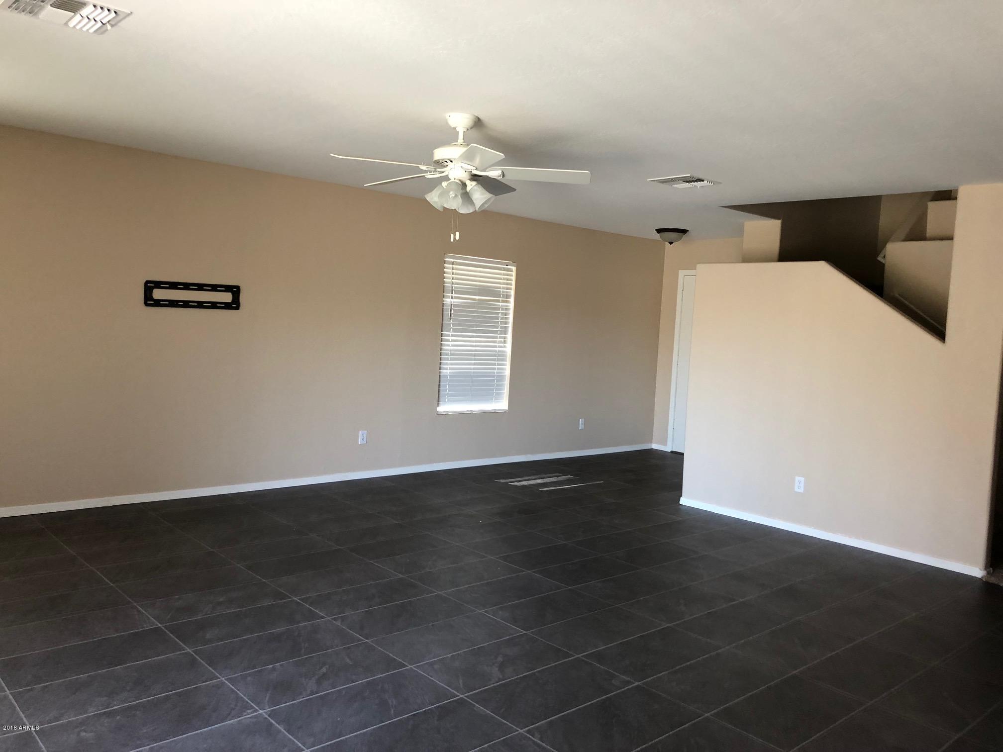 22821 W CANTILEVER Street