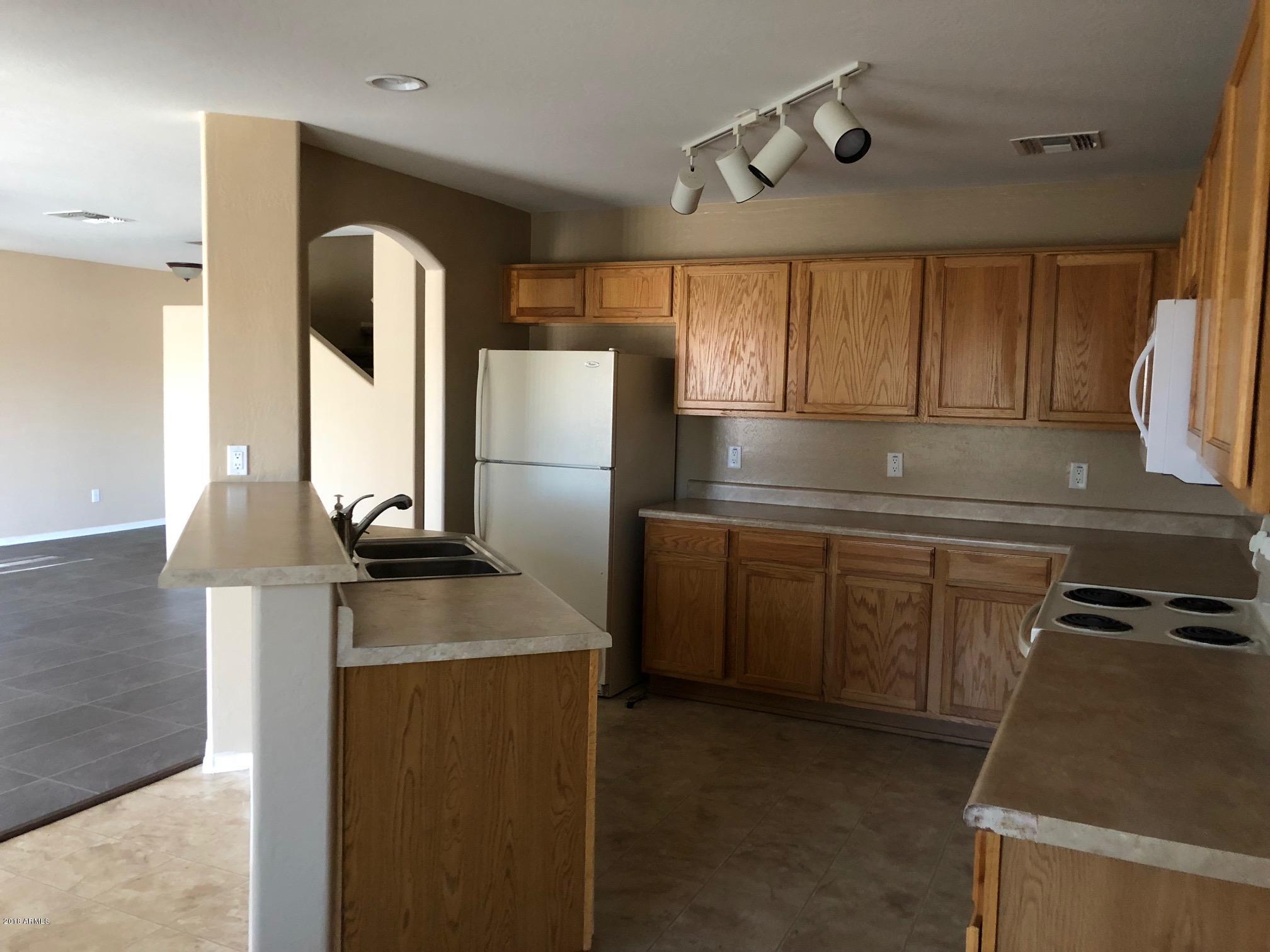 22821 W CANTILEVER Street