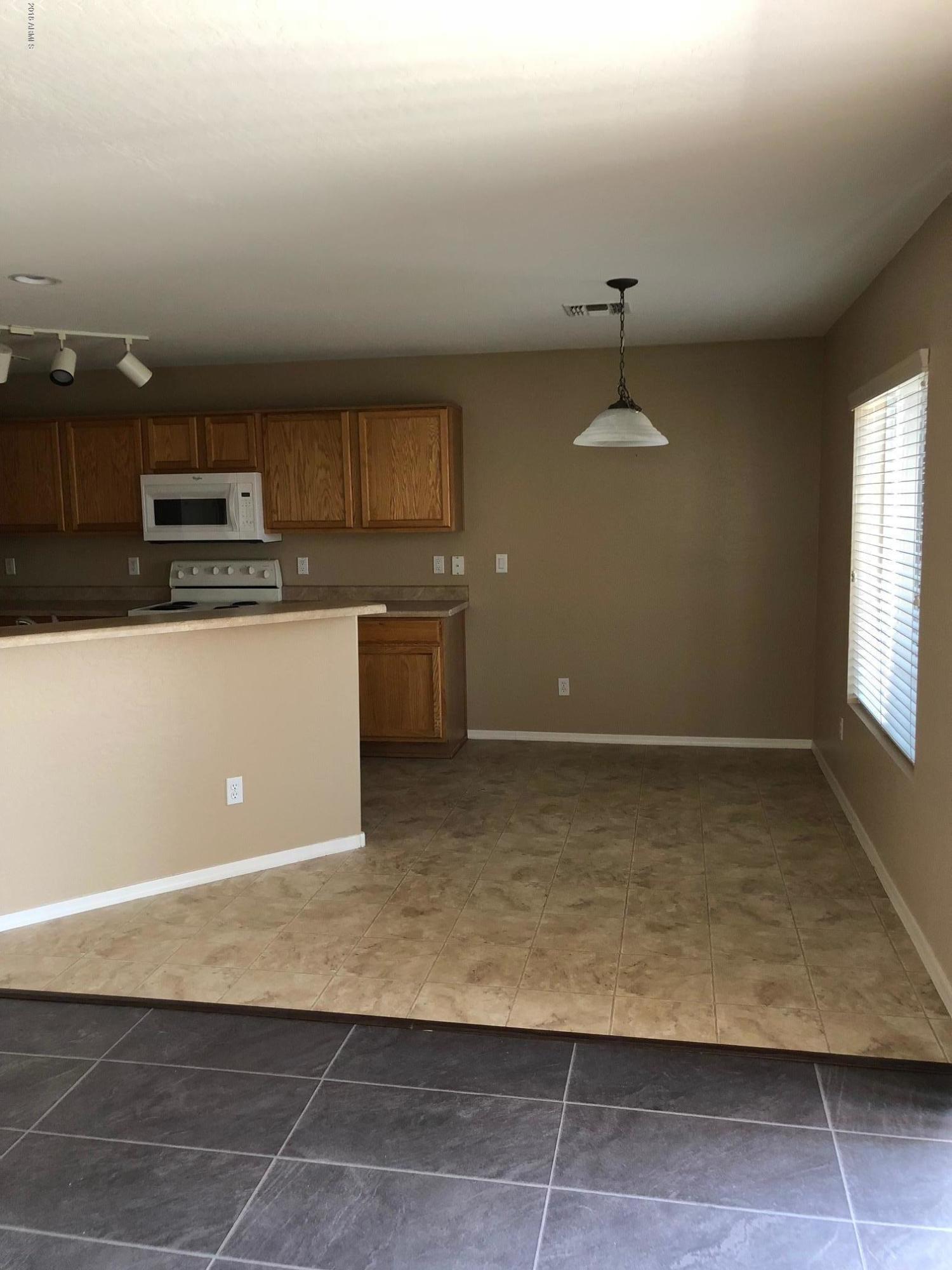 22821 W CANTILEVER Street