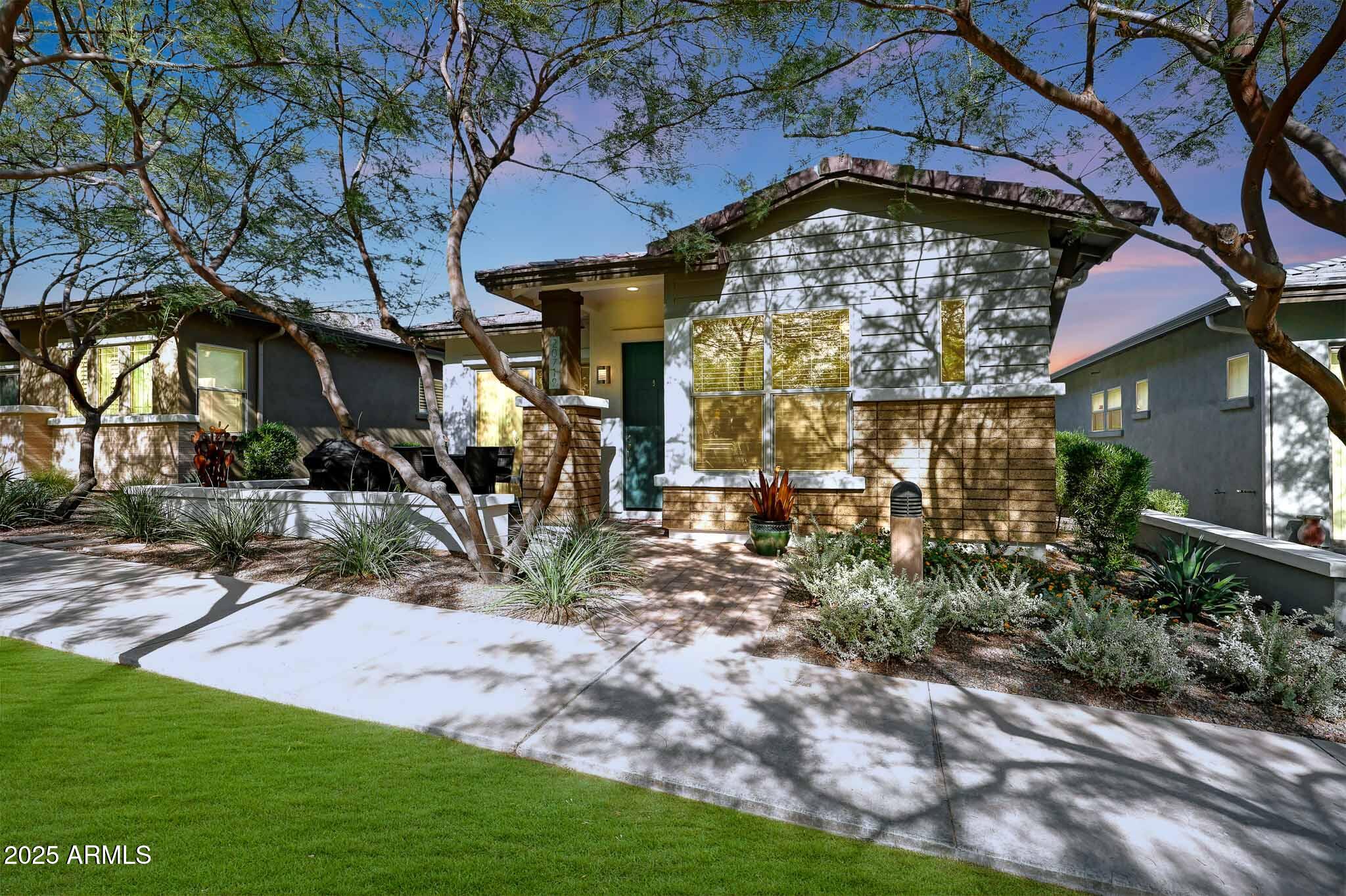 20719 W MEDLOCK Drive