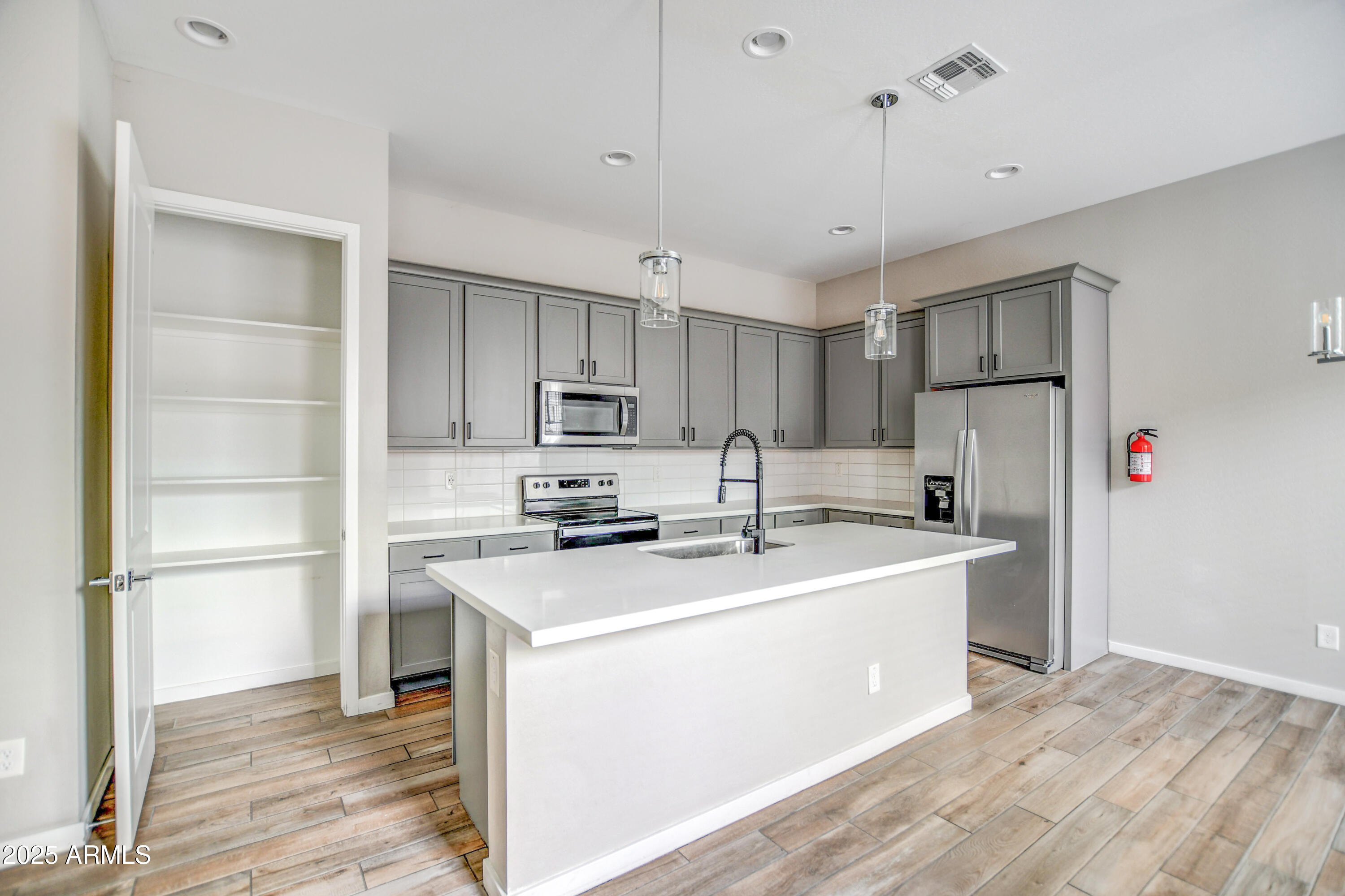 901 S SMITH Road 1045