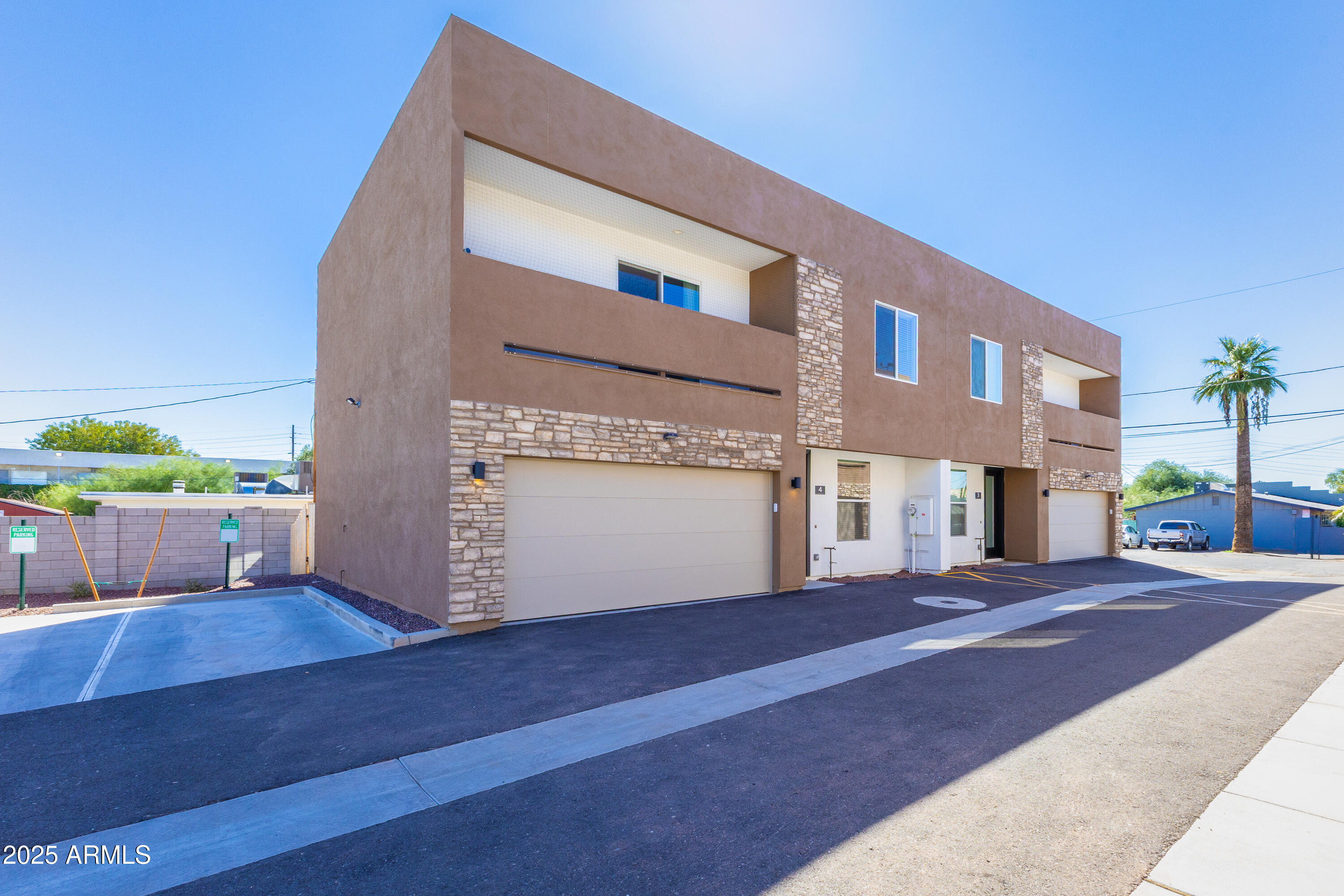 4307 N 13th Place