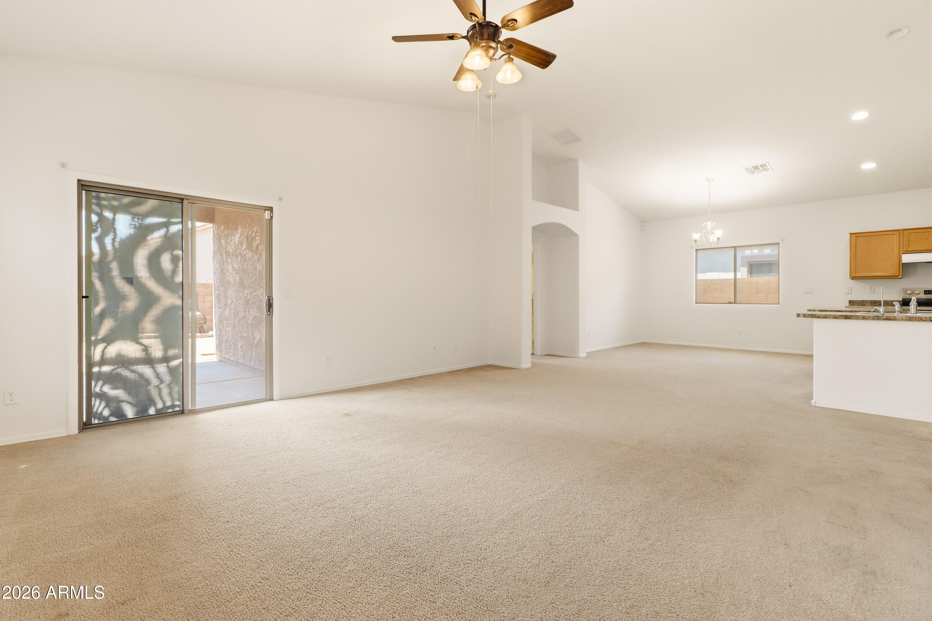 1733 E DESERT BREEZE Place