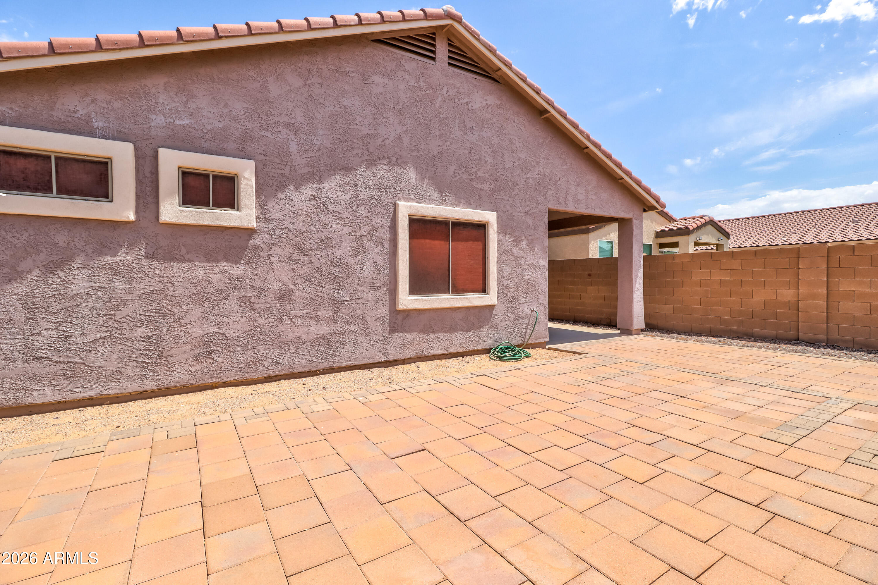 1733 E DESERT BREEZE Place