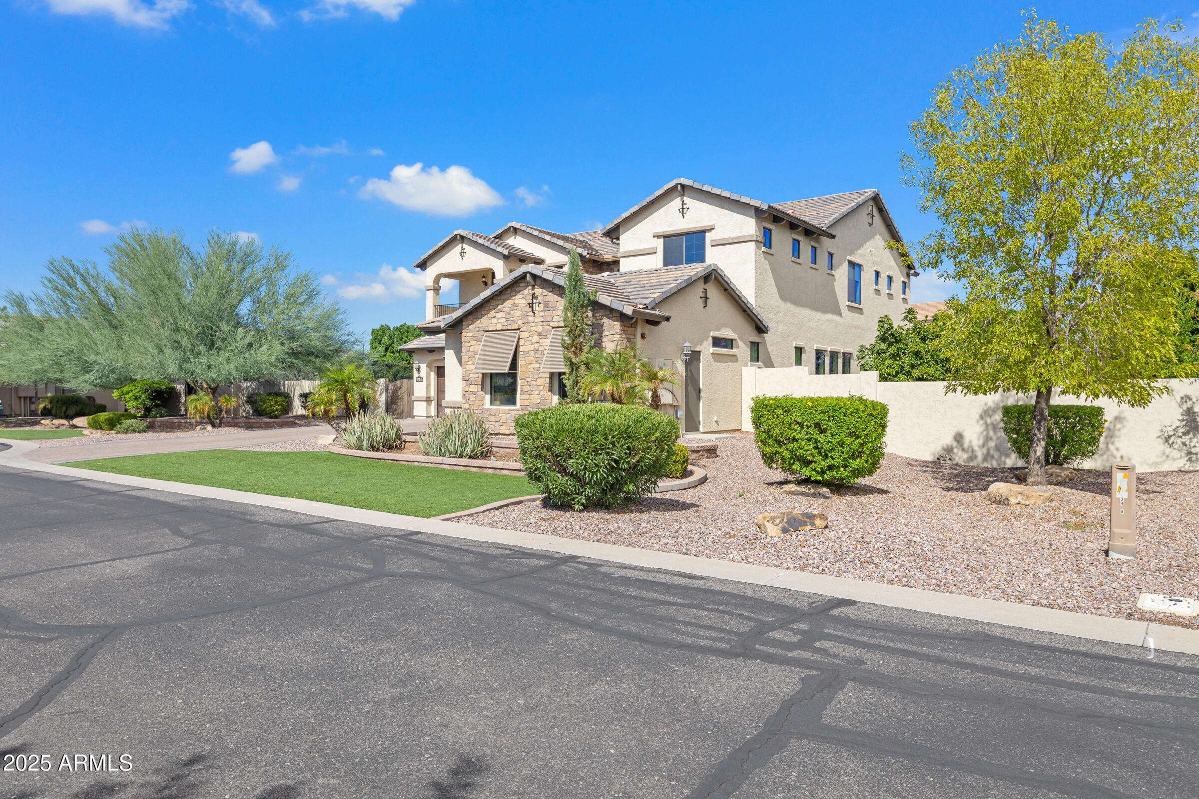 2448 E AMBER Court